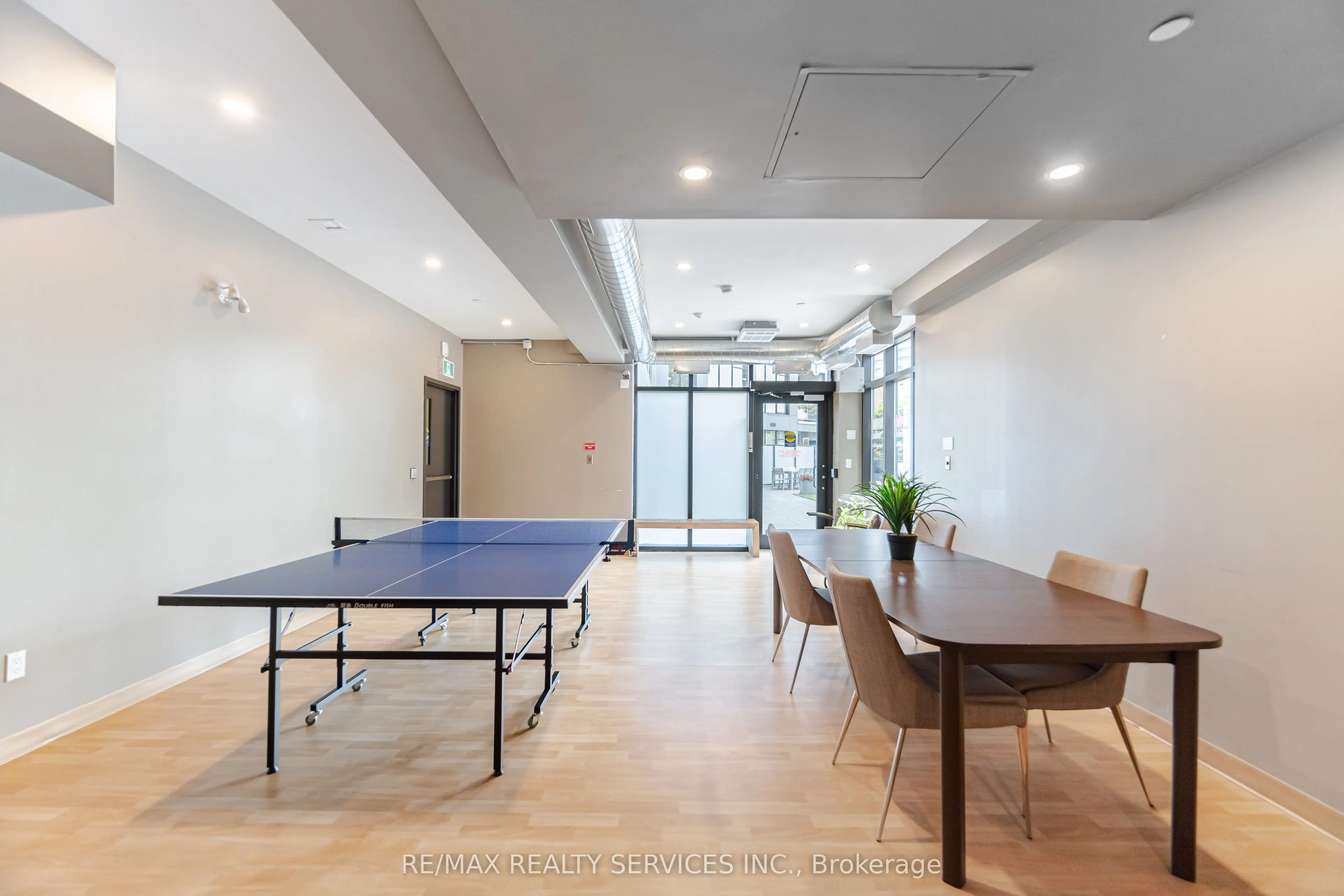 690 King Street W, #311