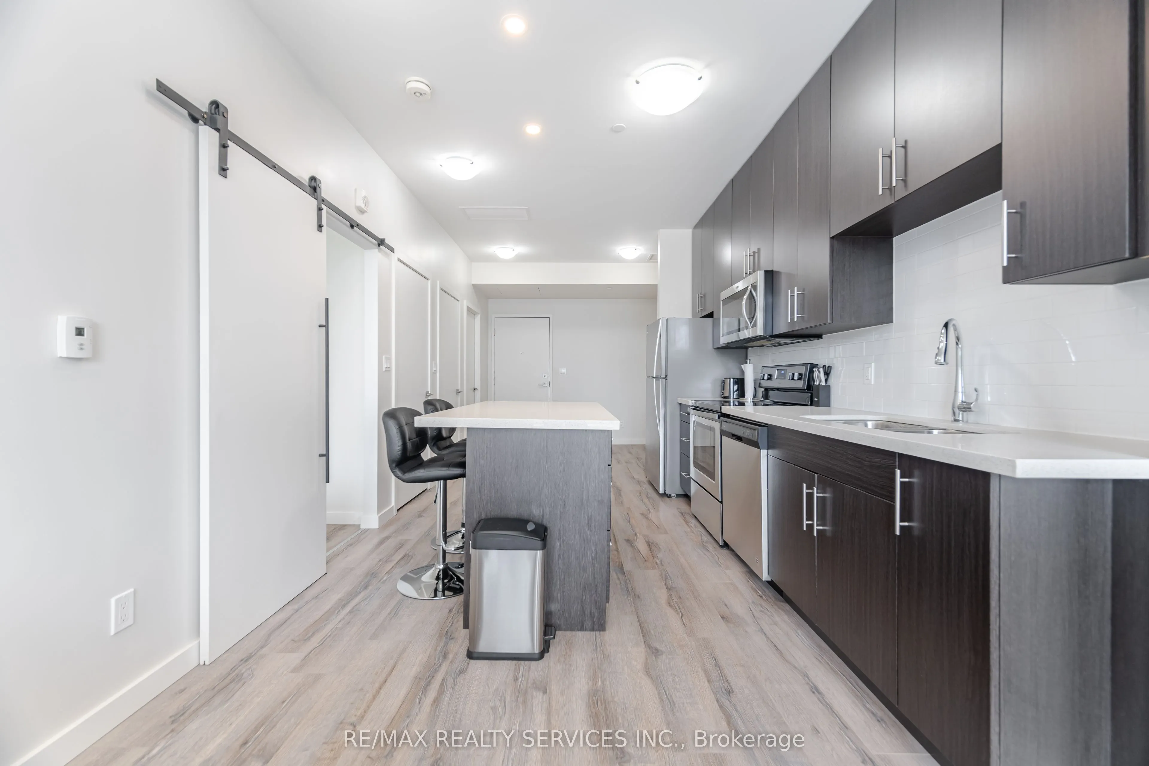 690 King Street W, #311