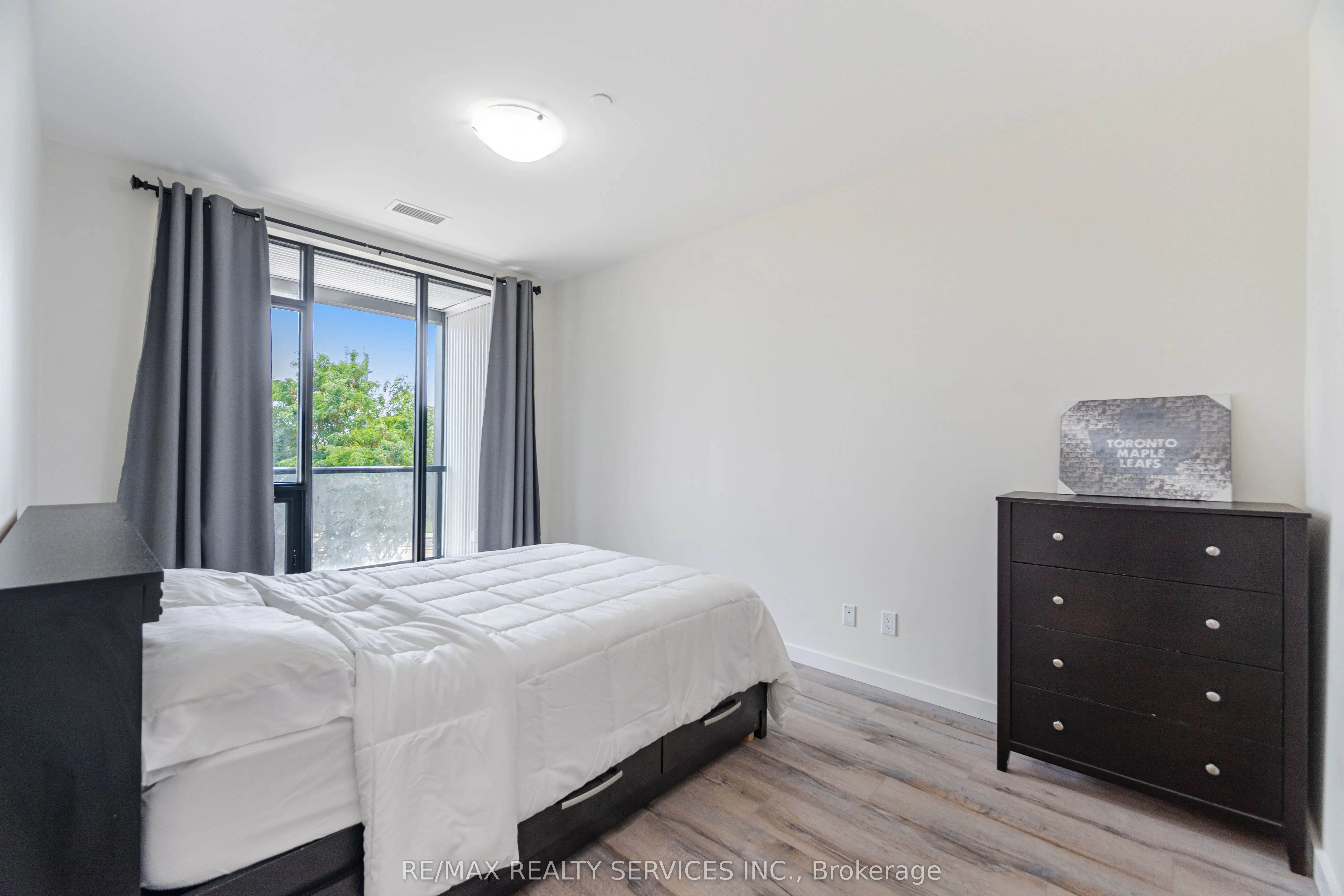 690 King Street W, #311