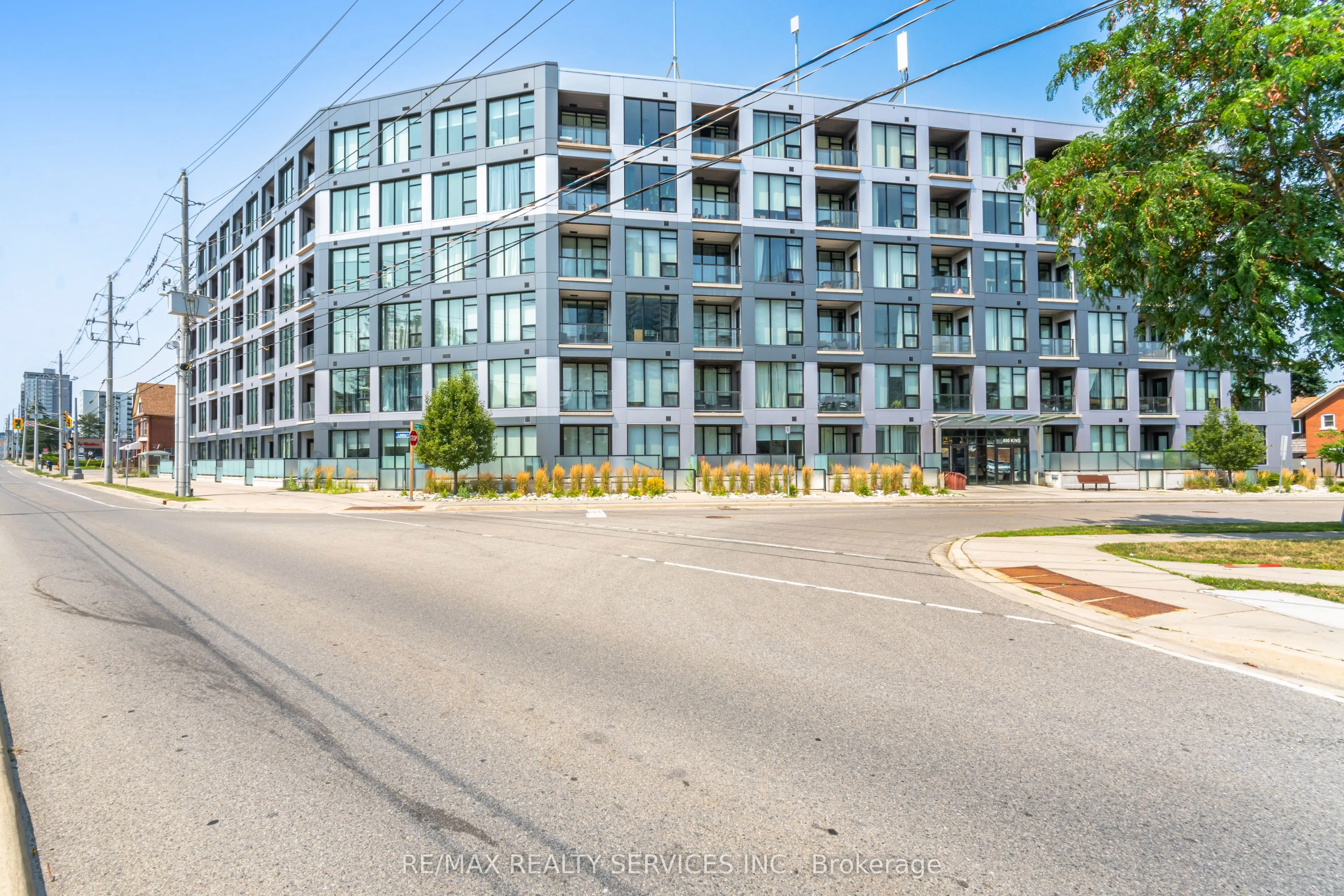 690 King Street W, #311