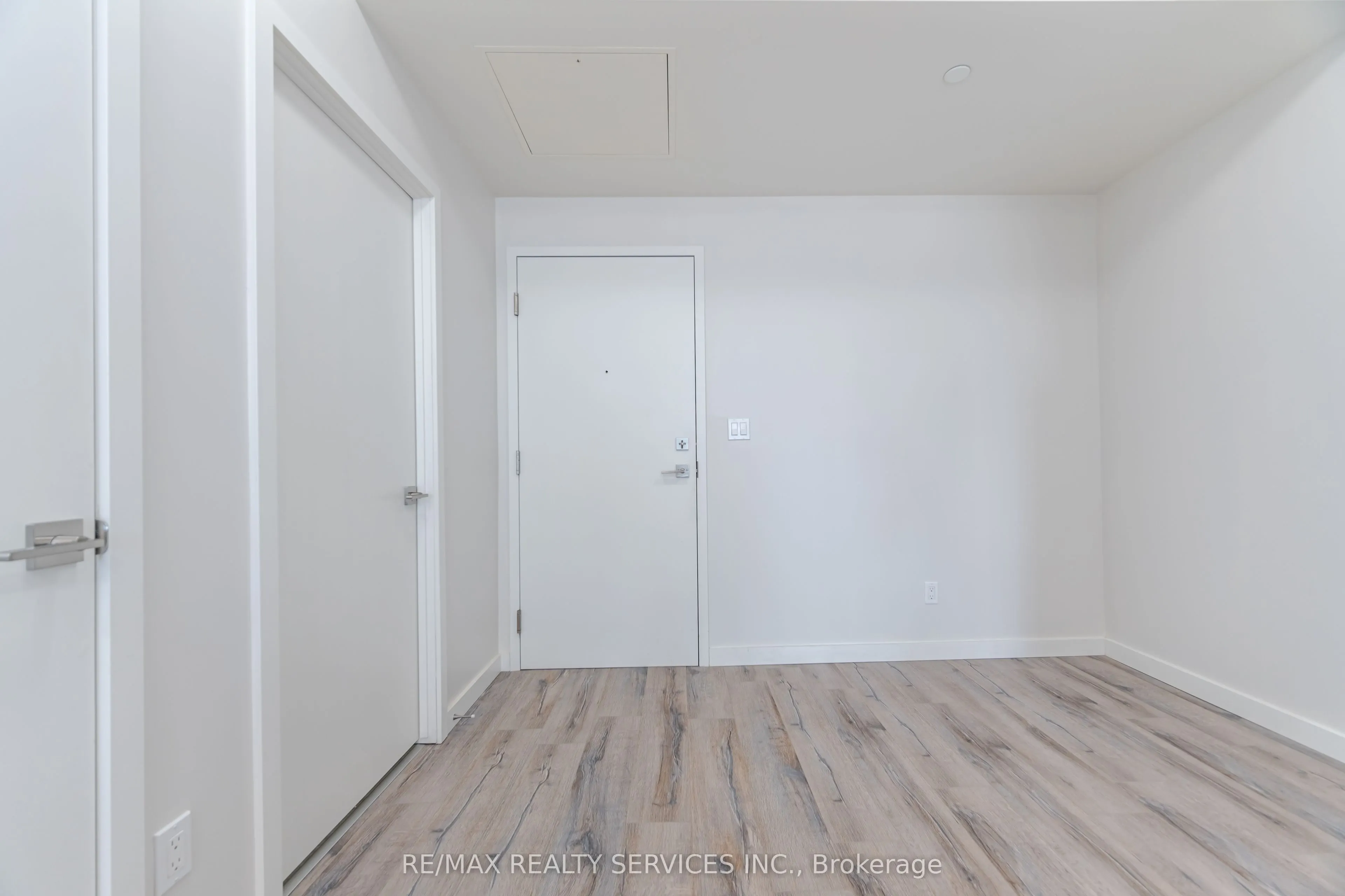 690 King Street W, #311