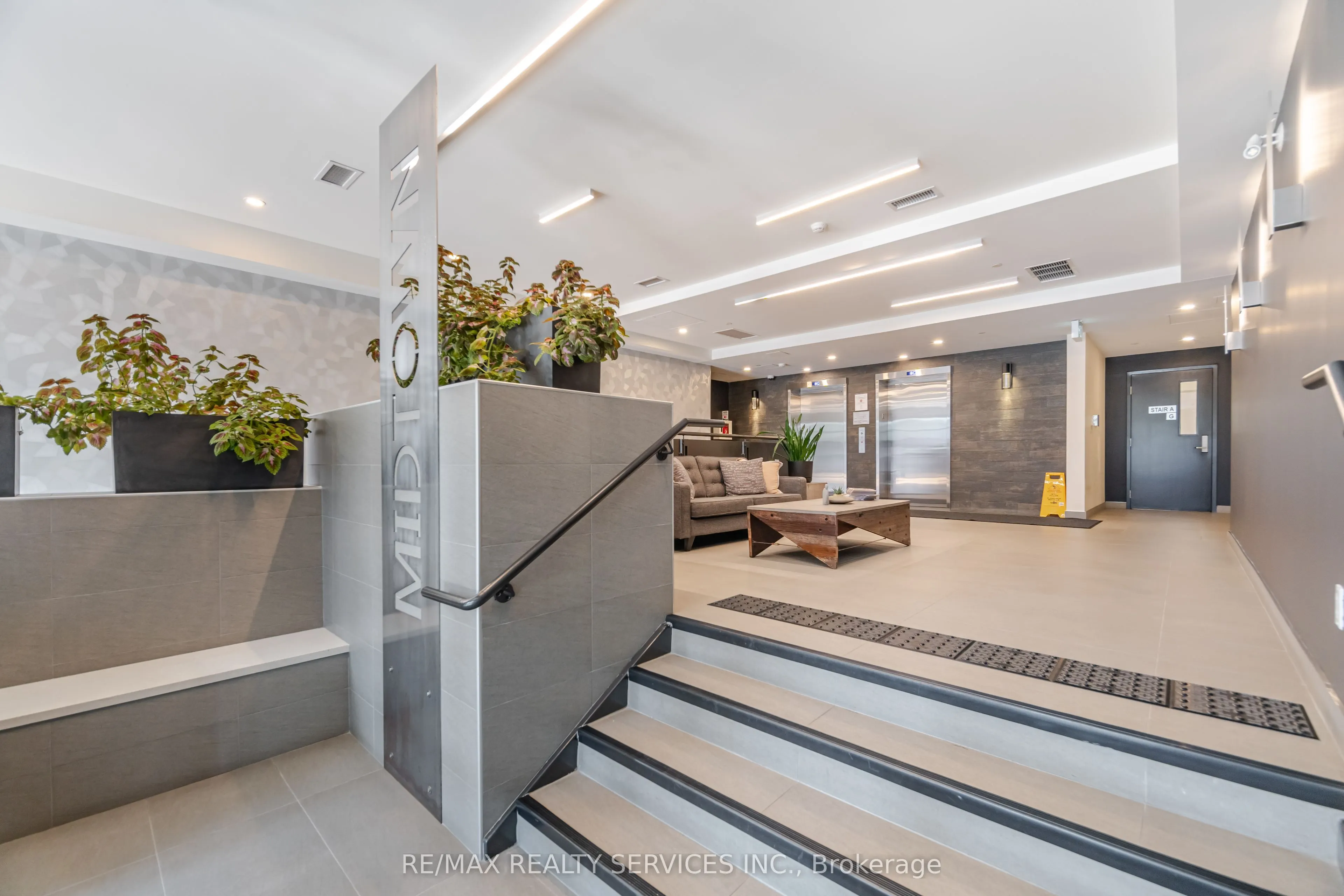 690 King Street W, #311