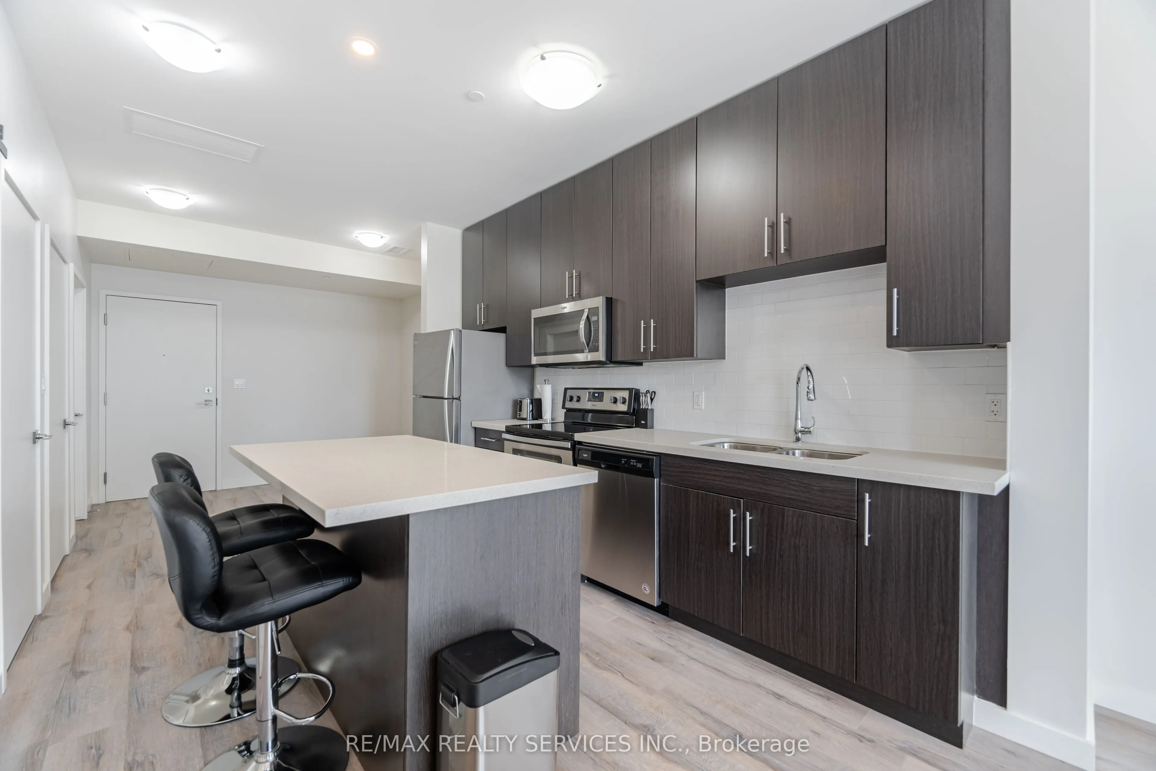 690 King Street W, #311