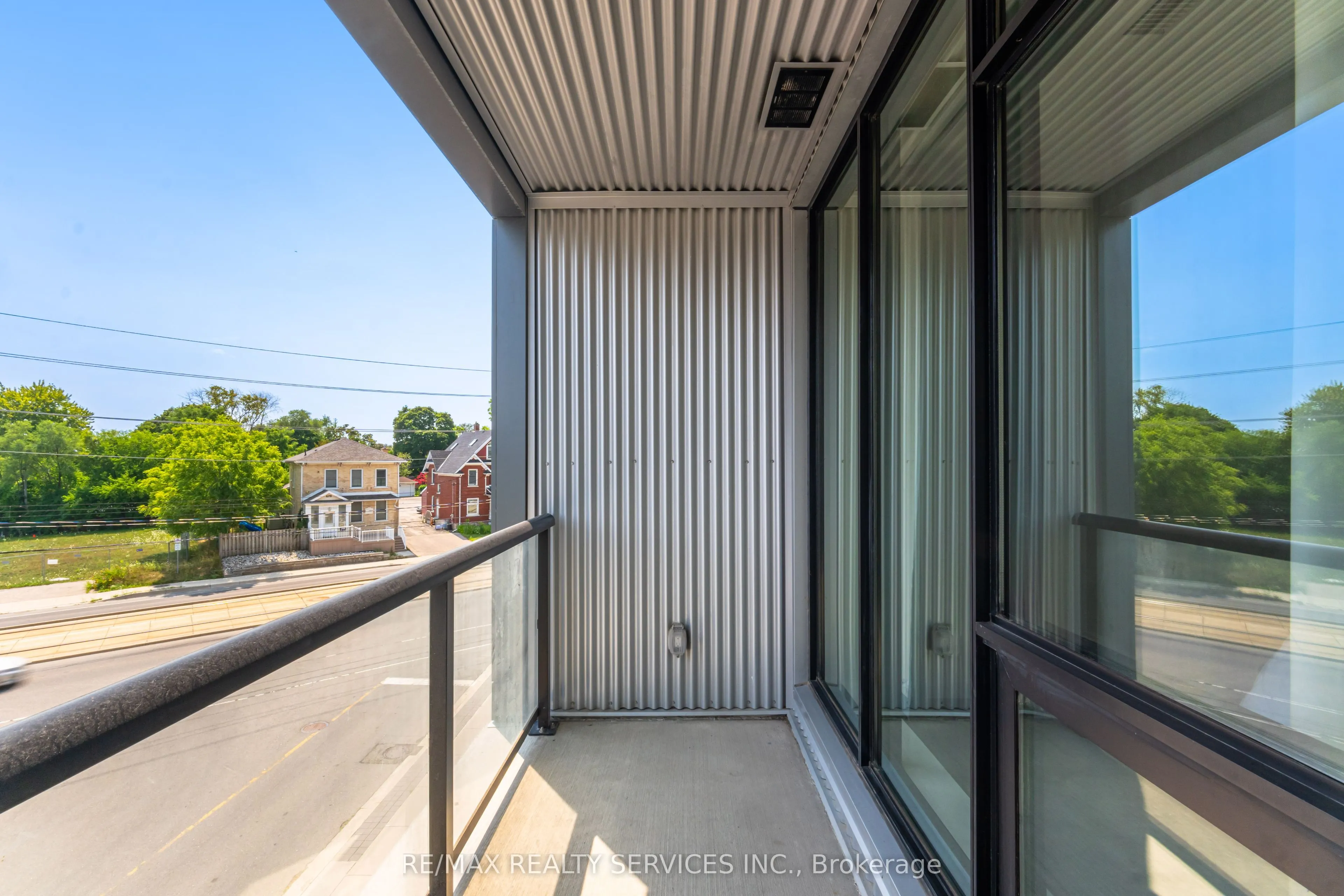 690 King Street W, #311