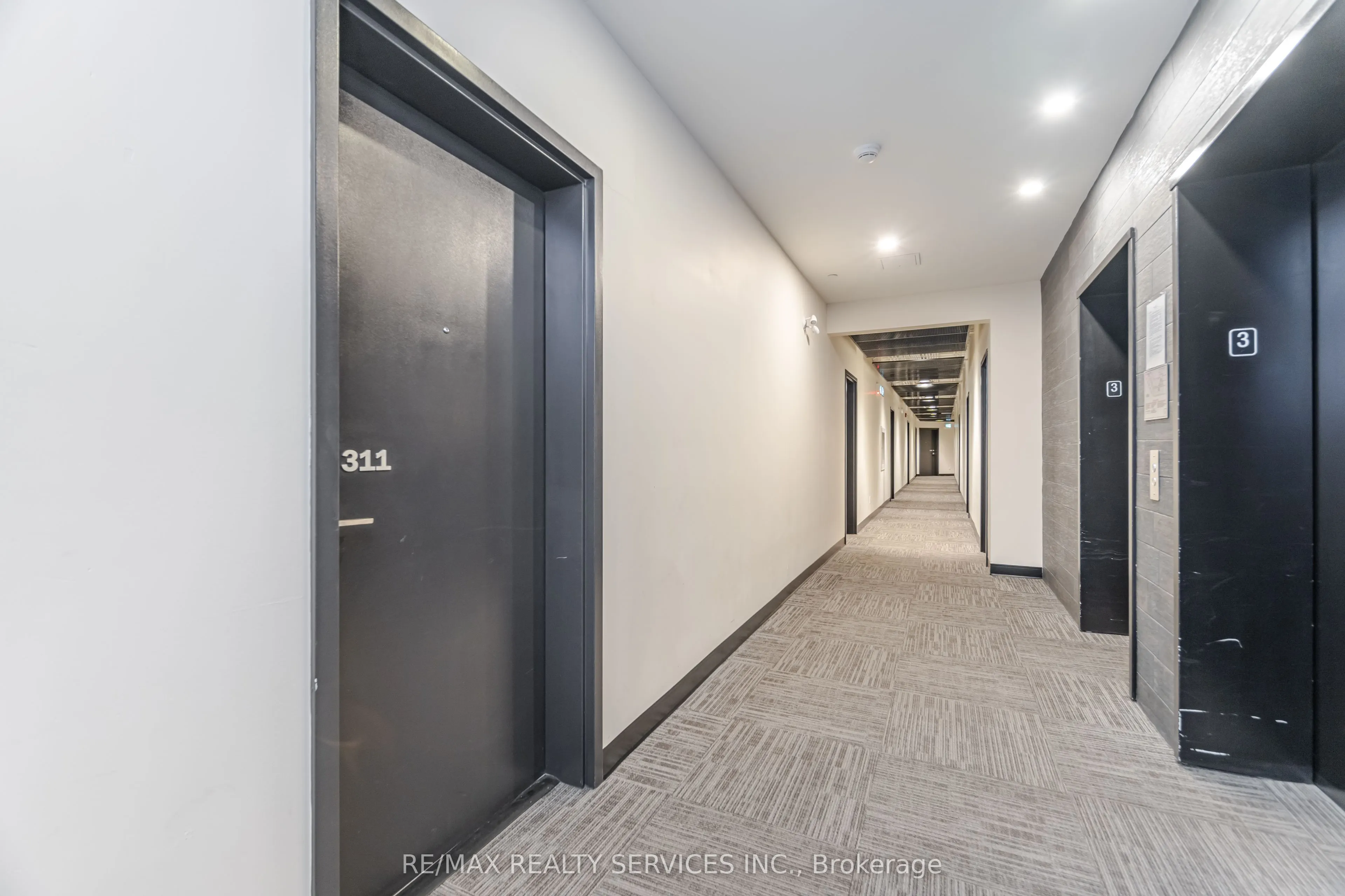 690 King Street W, #311