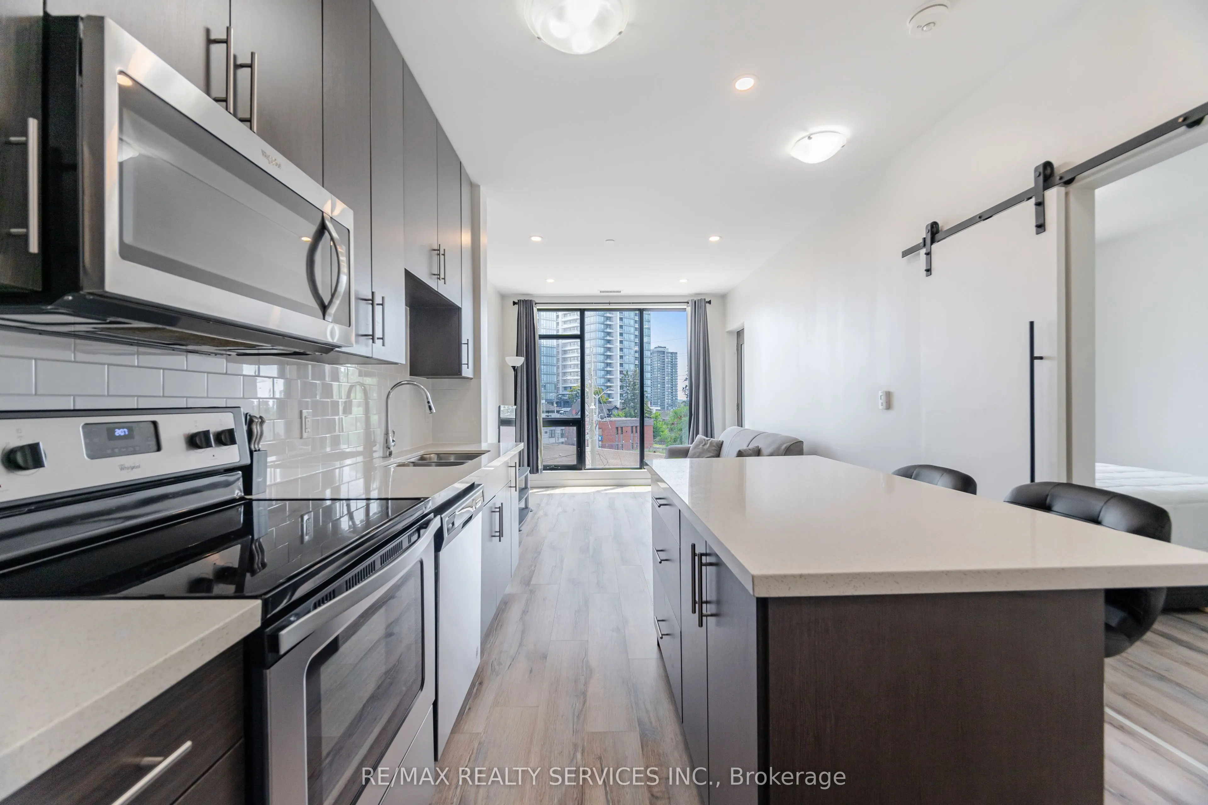 690 King Street W, #311