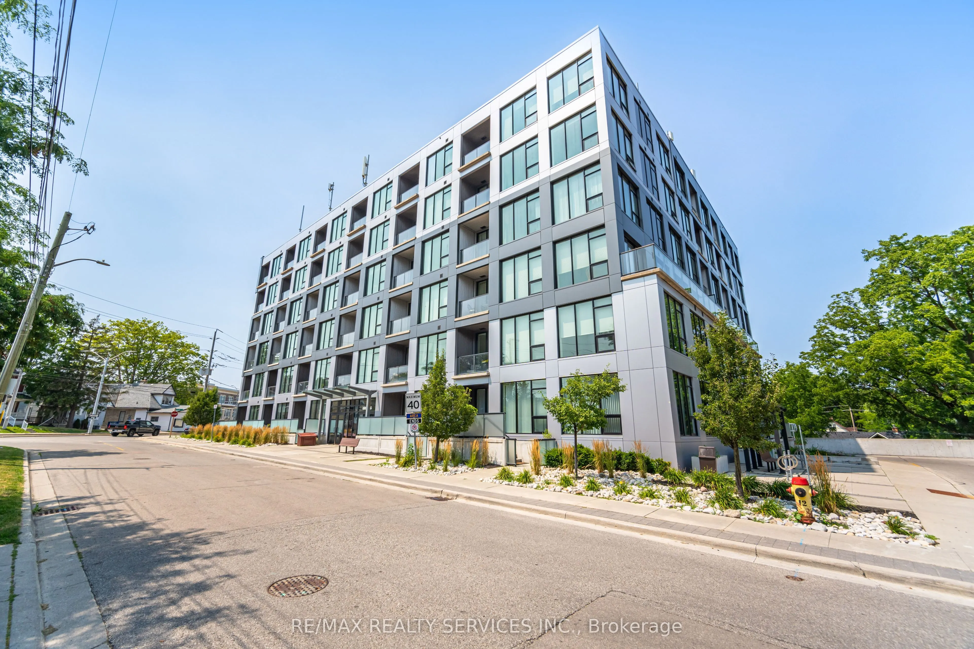 690 King Street W, #311