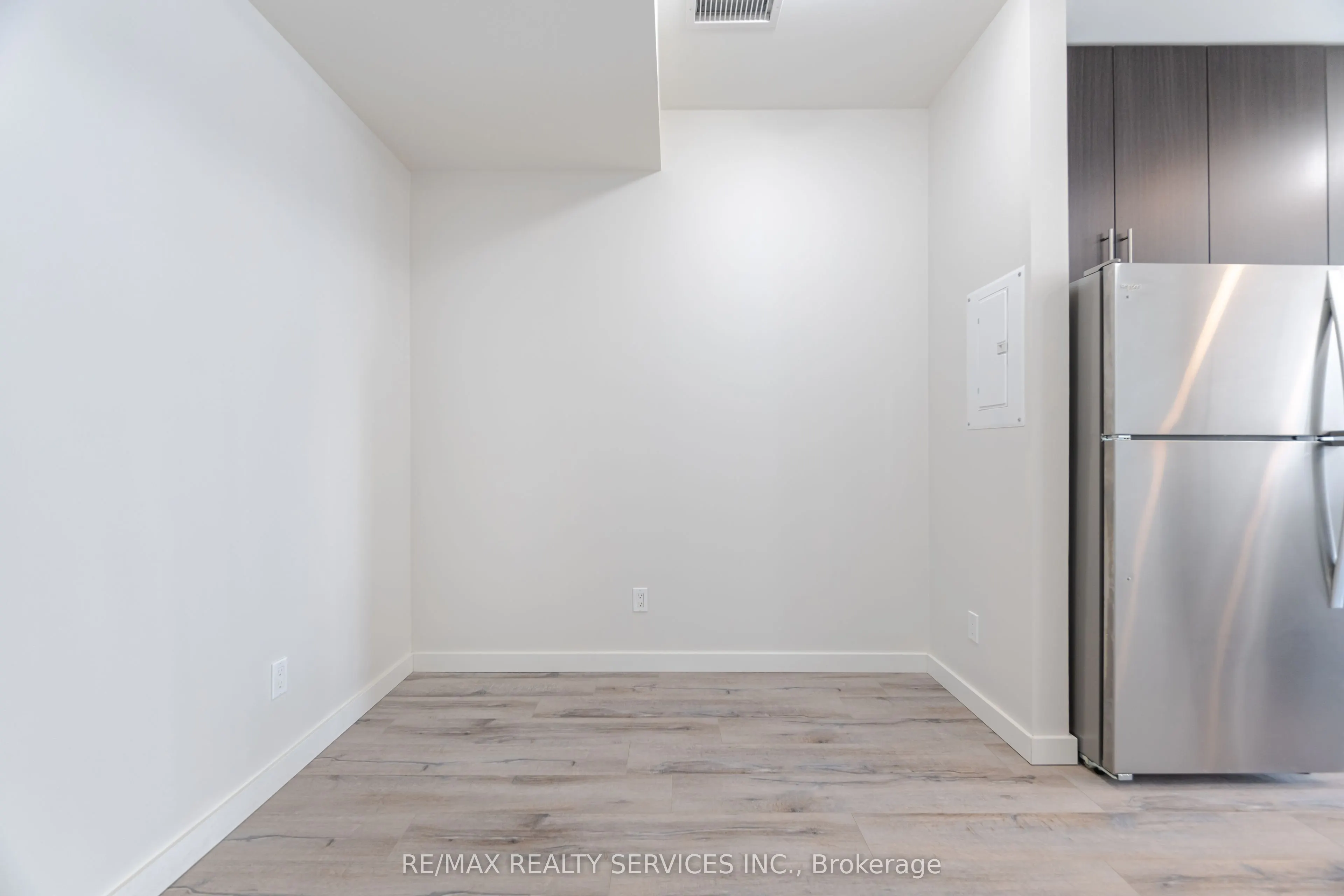 690 King Street W, #311