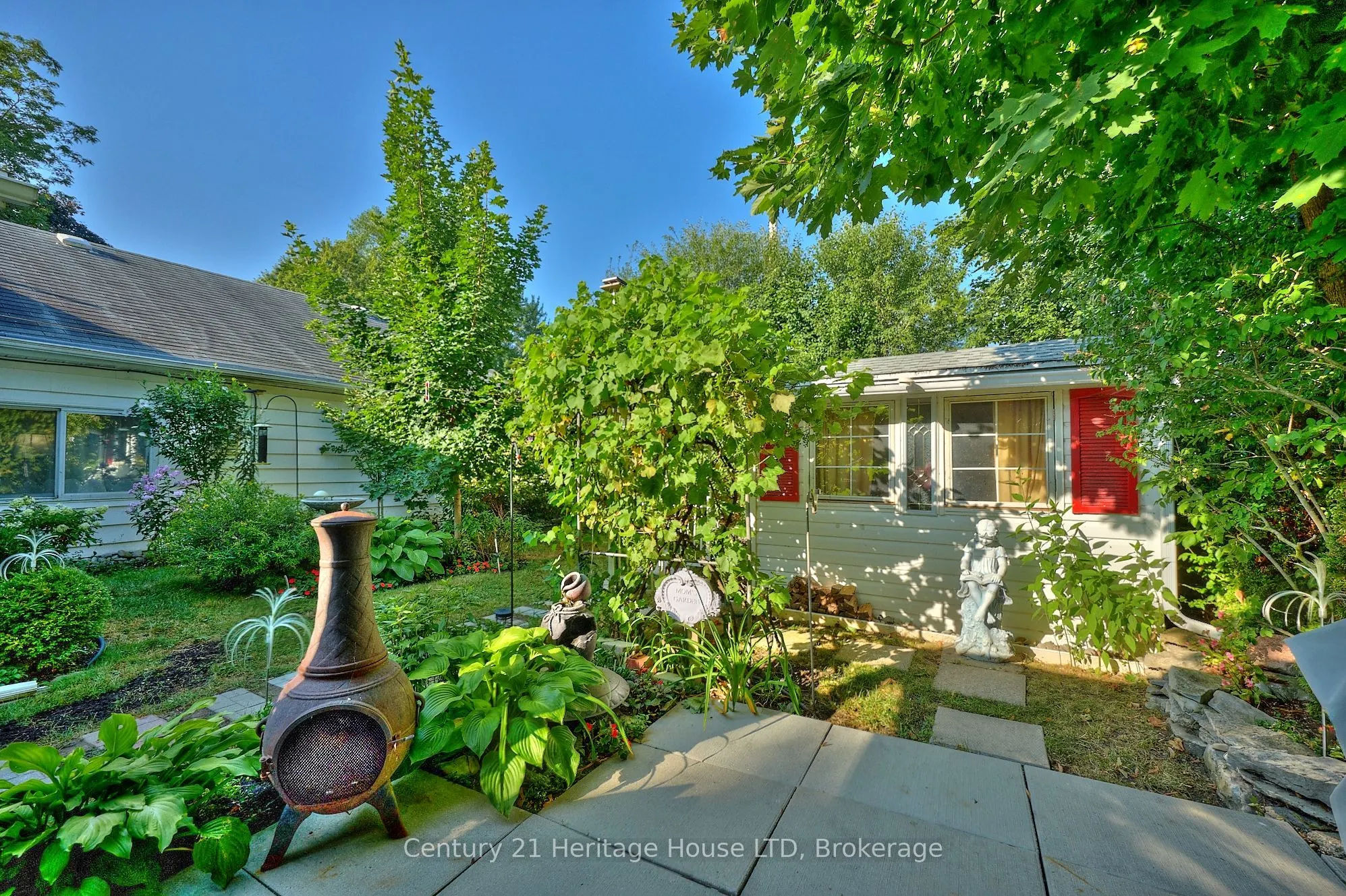 662 Lakeshore Road W