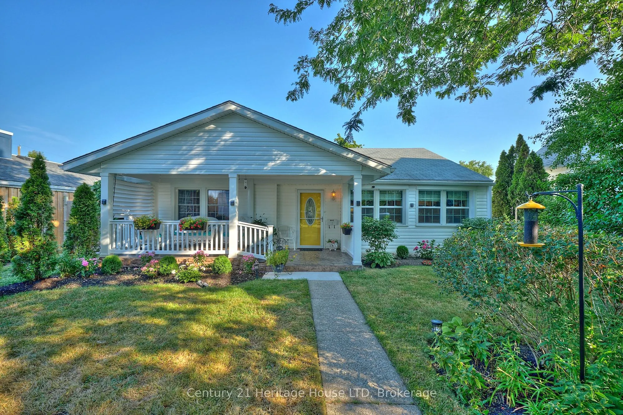 662 Lakeshore Road W
