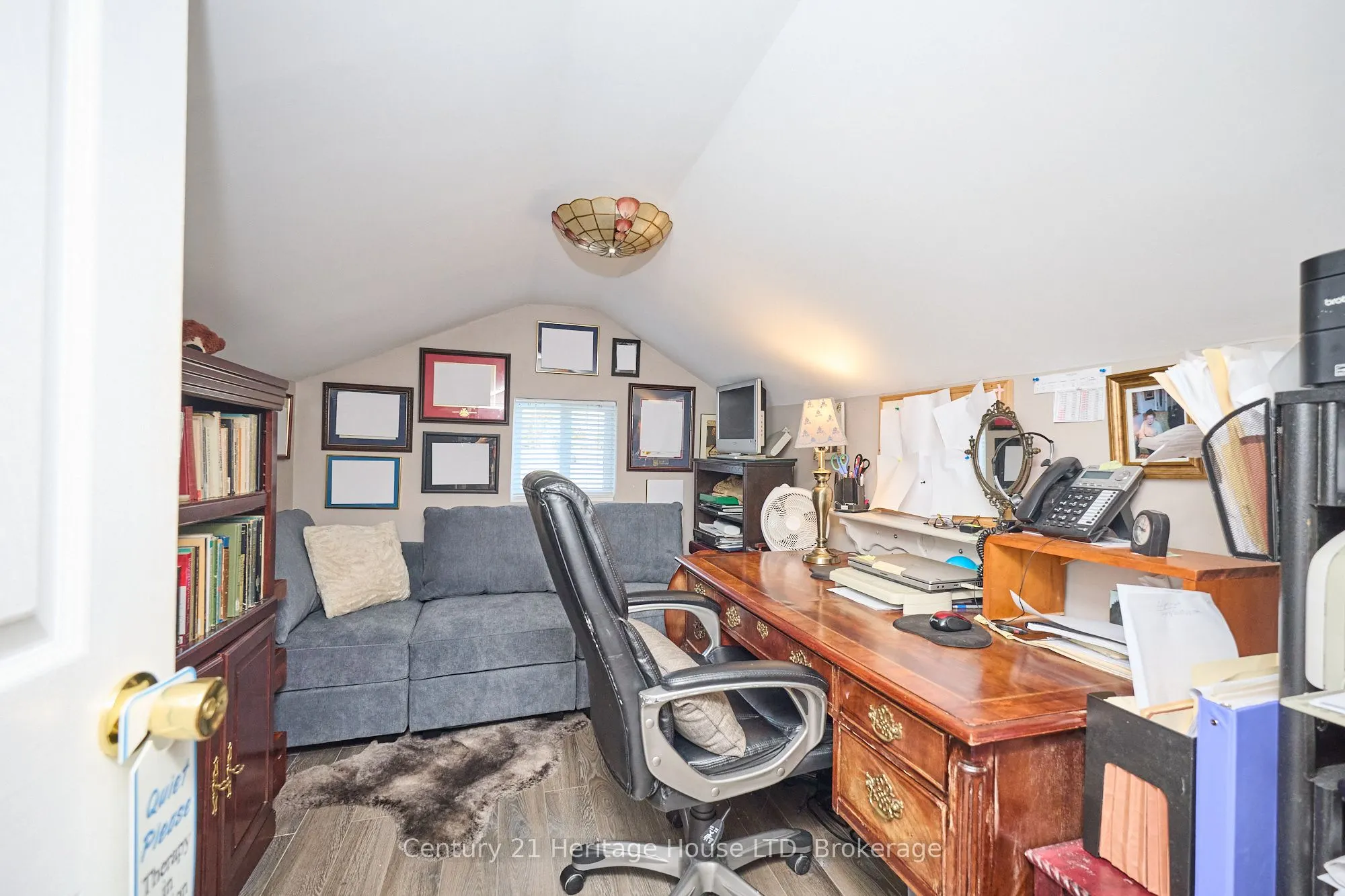 662 Lakeshore Road W