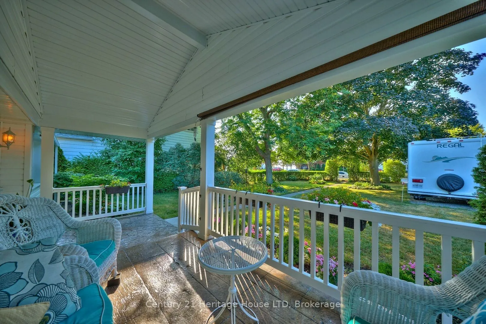 662 Lakeshore Road W