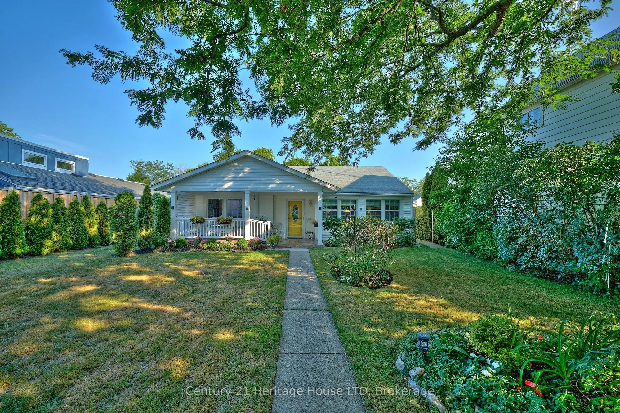662 Lakeshore Road W
