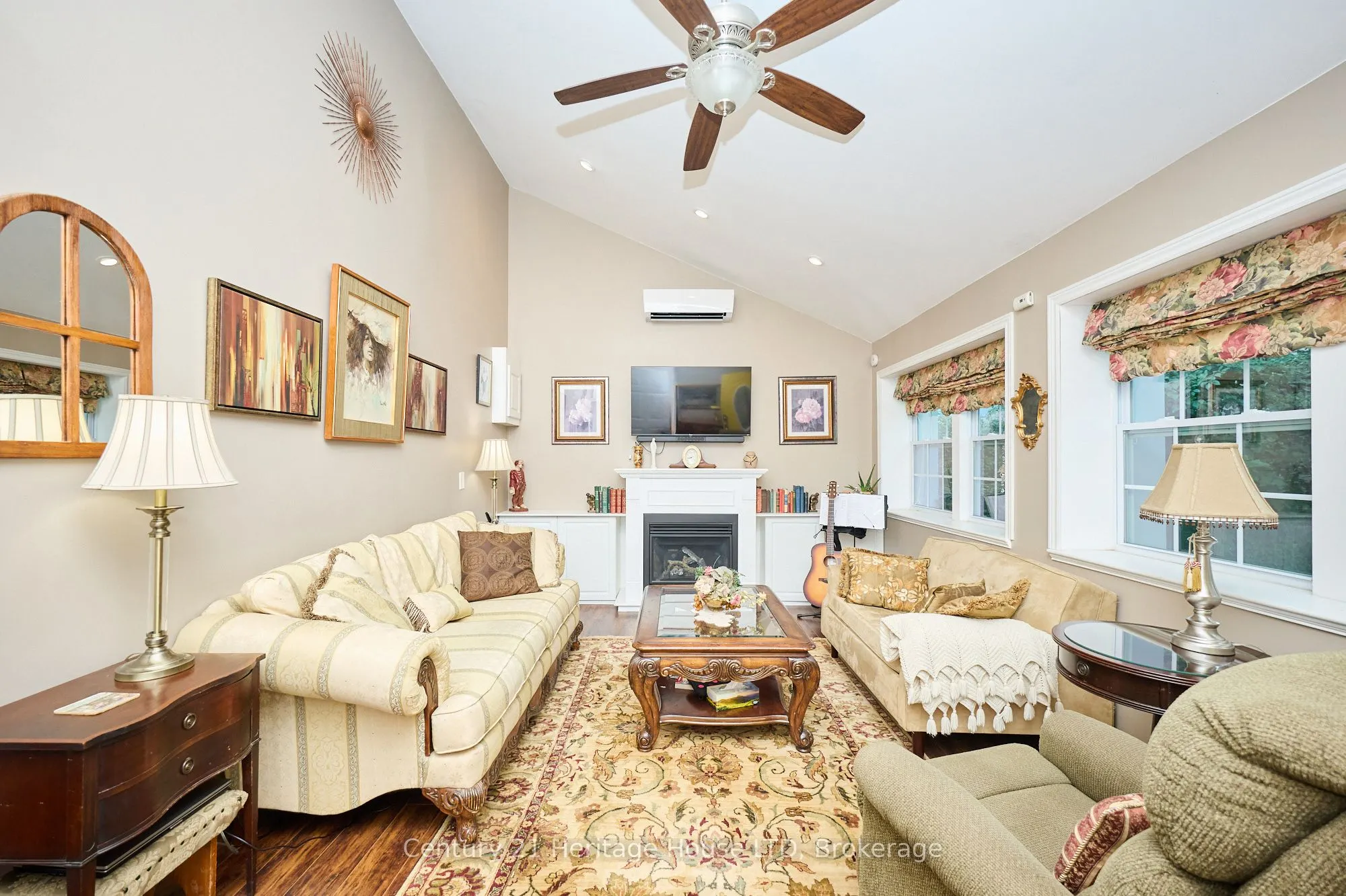 662 Lakeshore Road W