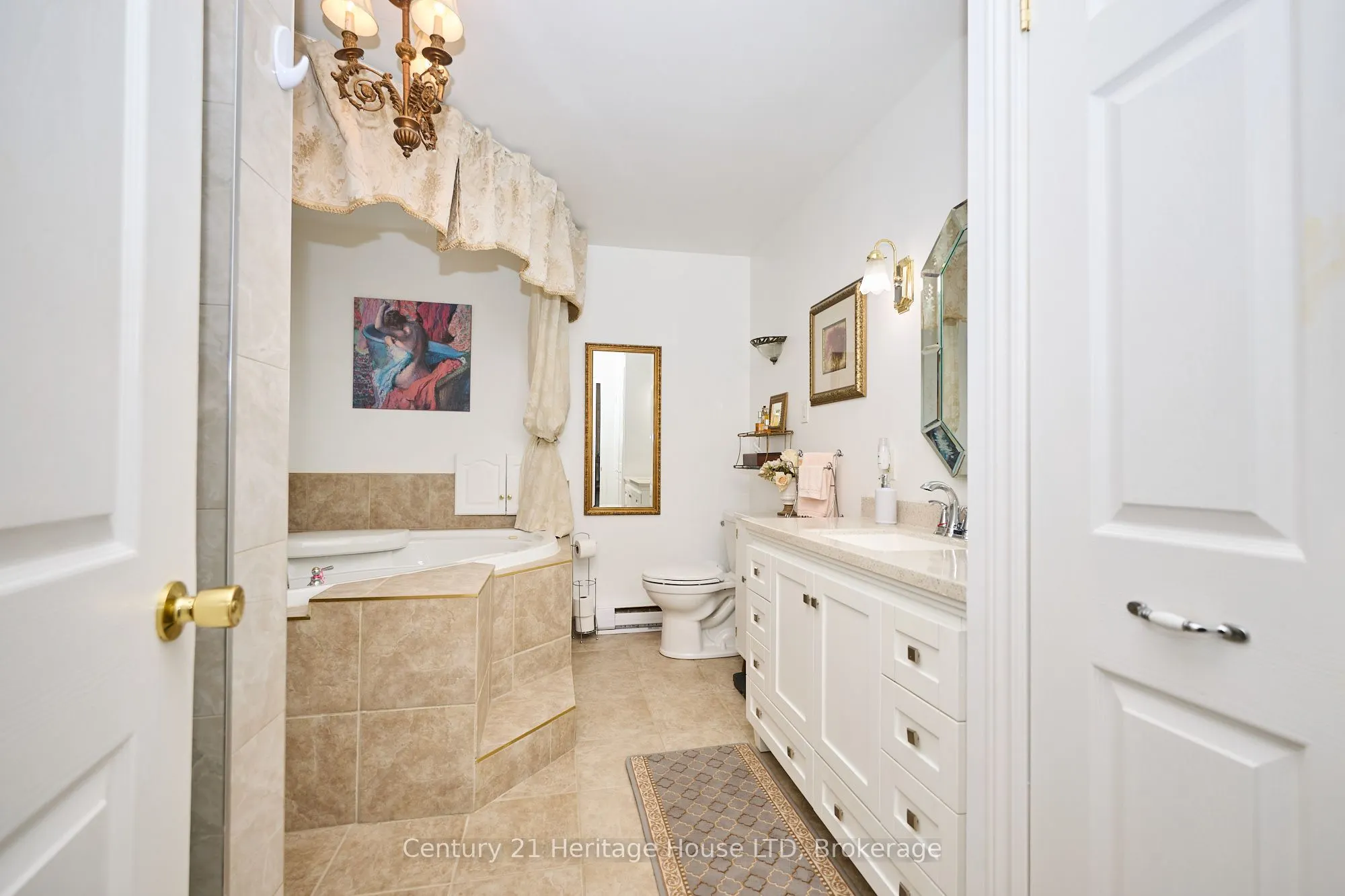 662 Lakeshore Road W