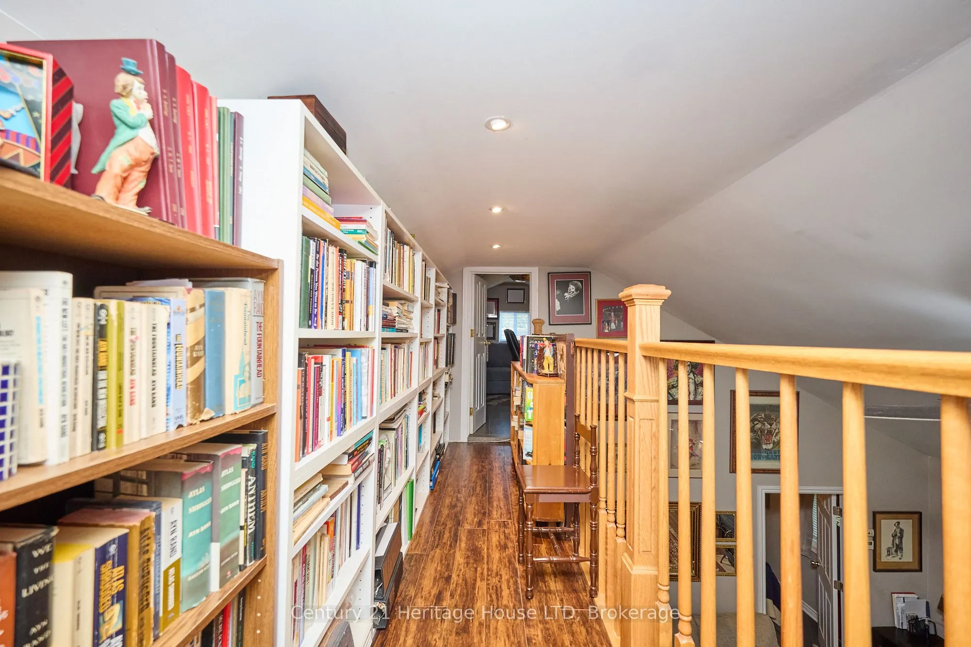 662 Lakeshore Road W