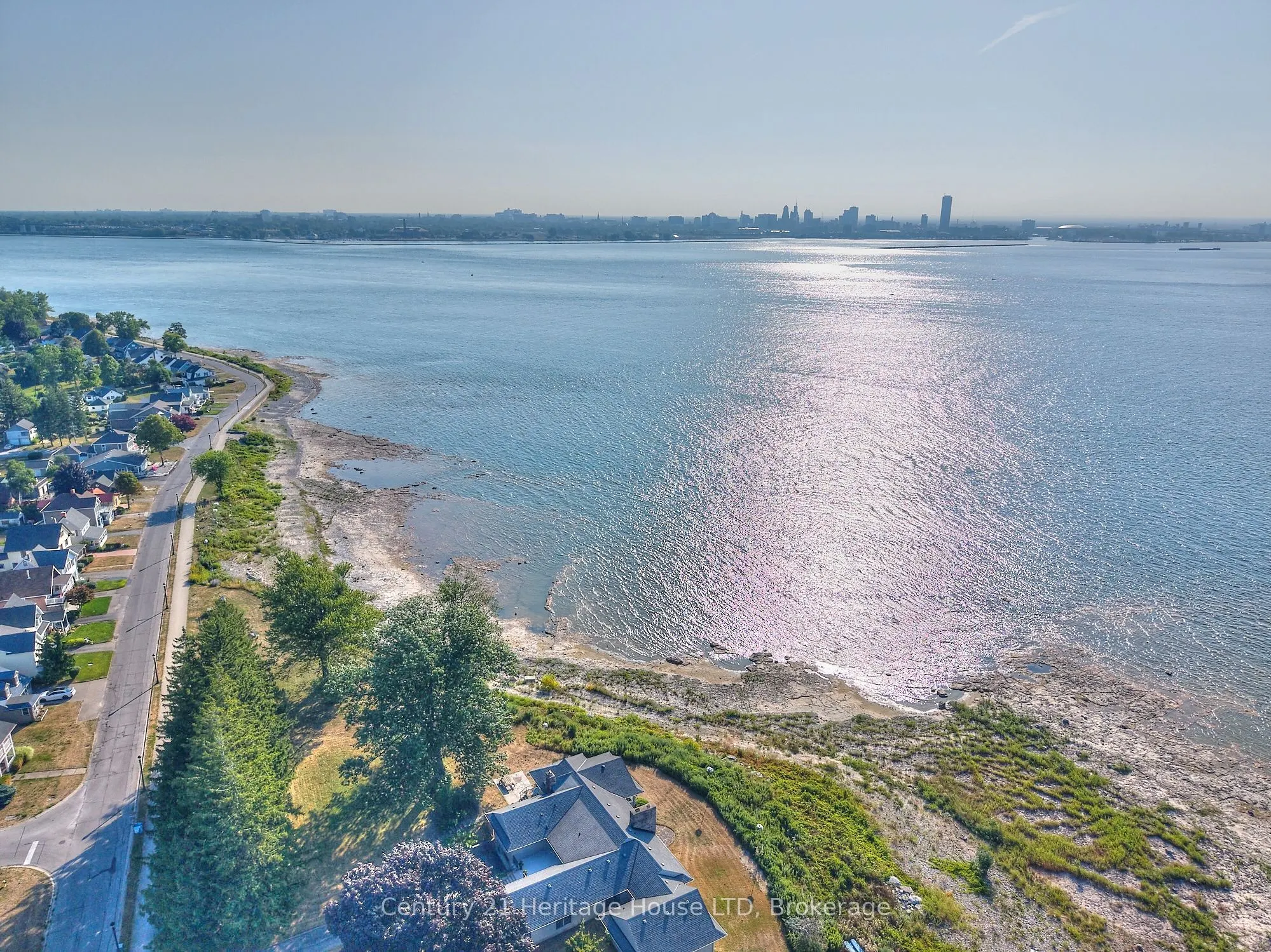 662 Lakeshore Road W