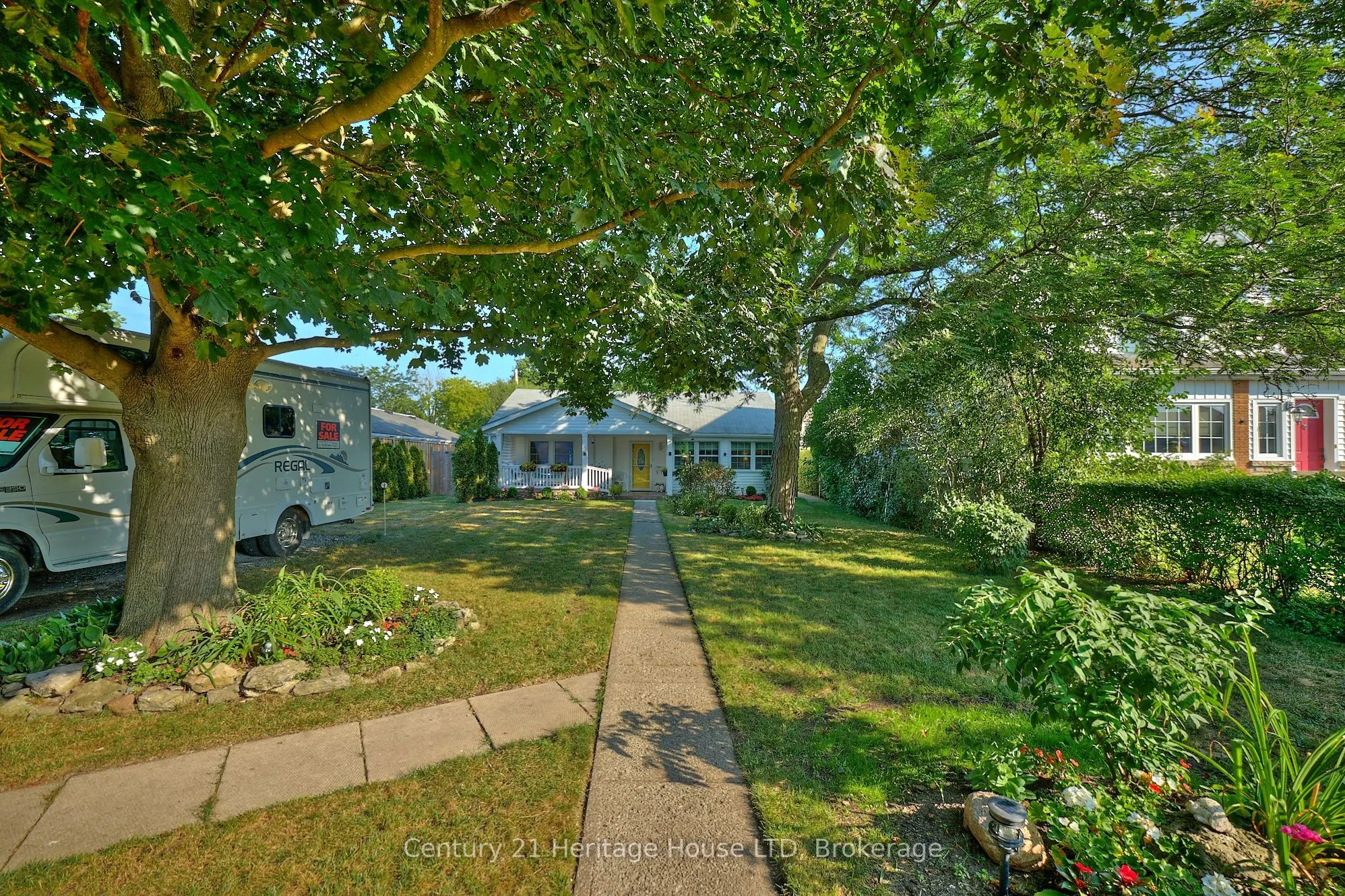 662 Lakeshore Road W