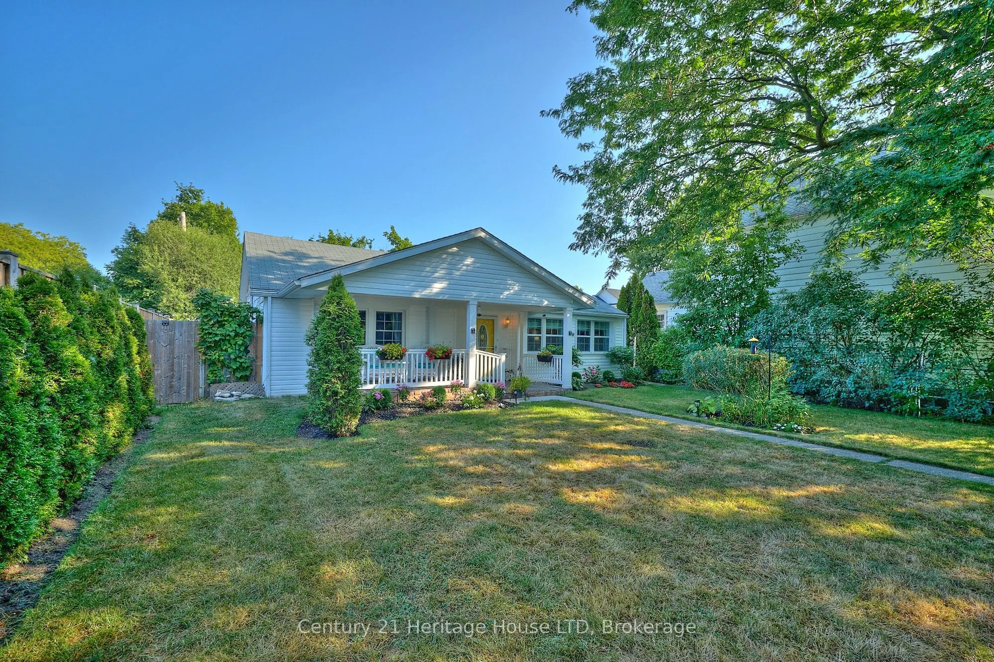 662 Lakeshore Road W