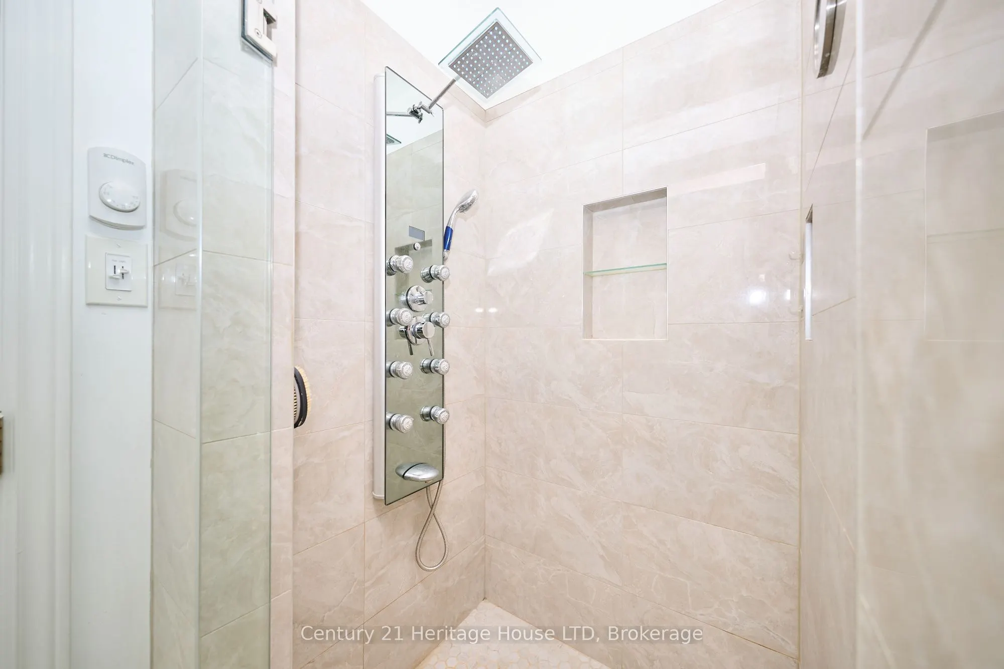 662 Lakeshore Road W