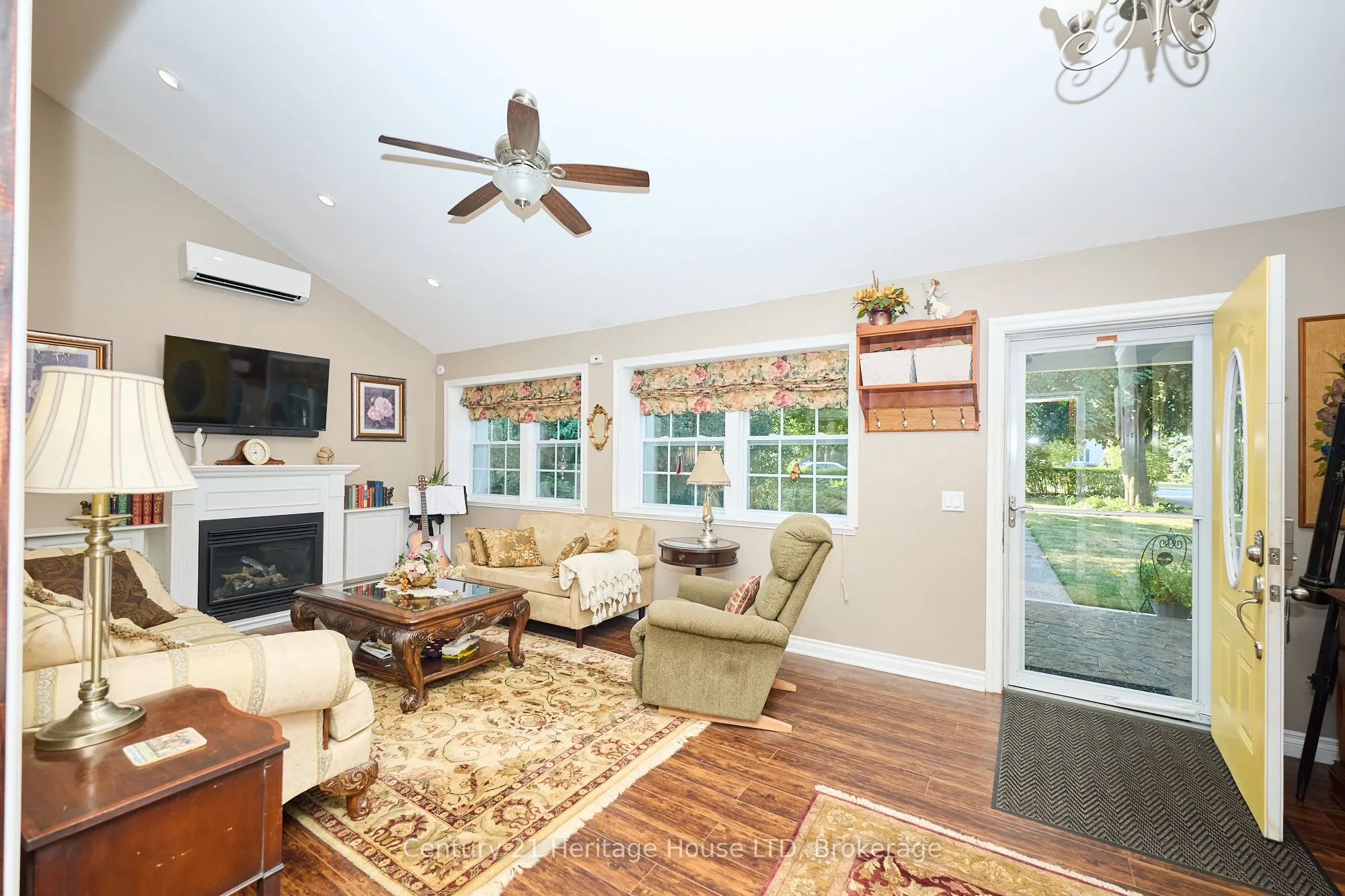 662 Lakeshore Road W