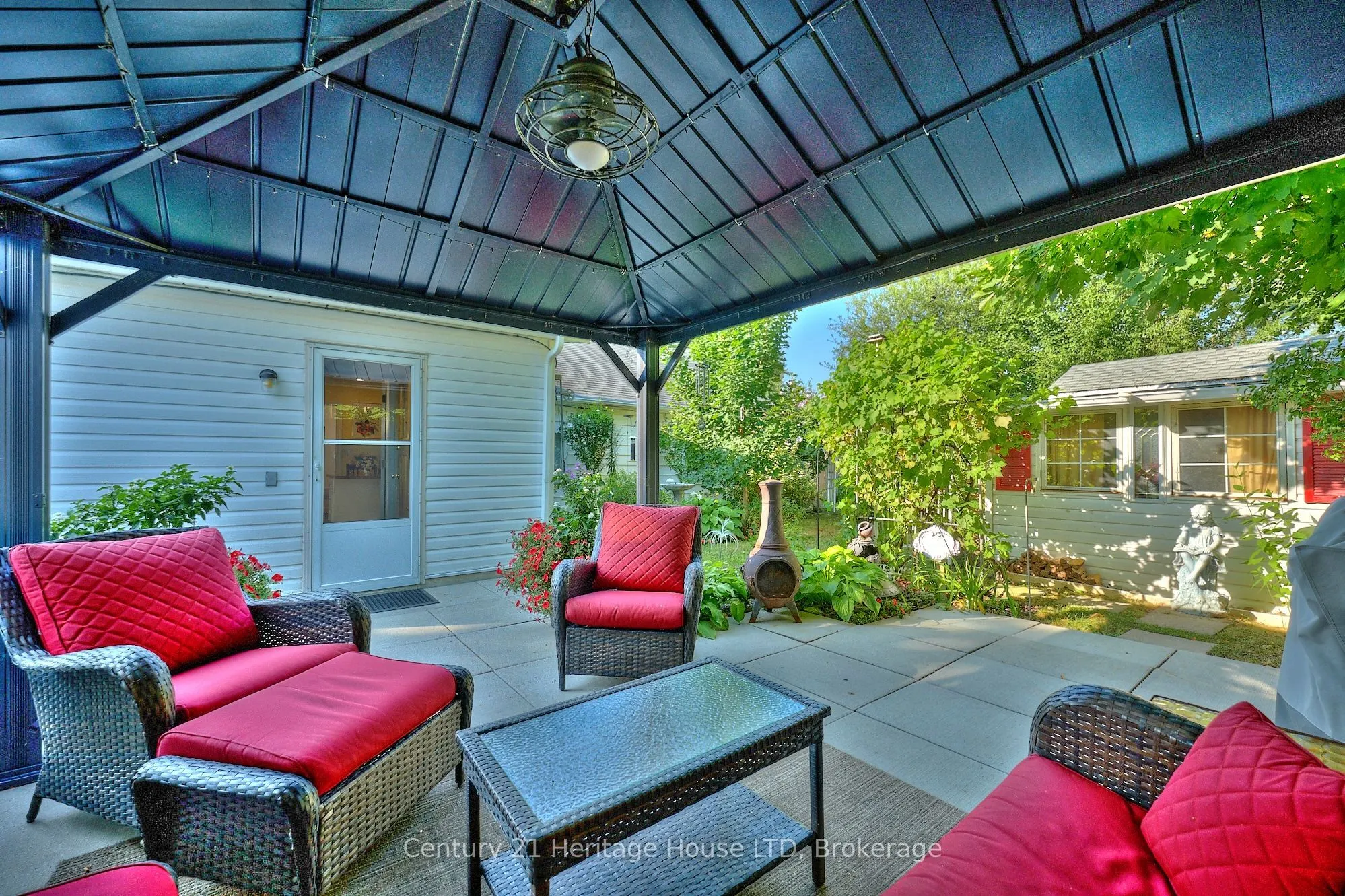 662 Lakeshore Road W