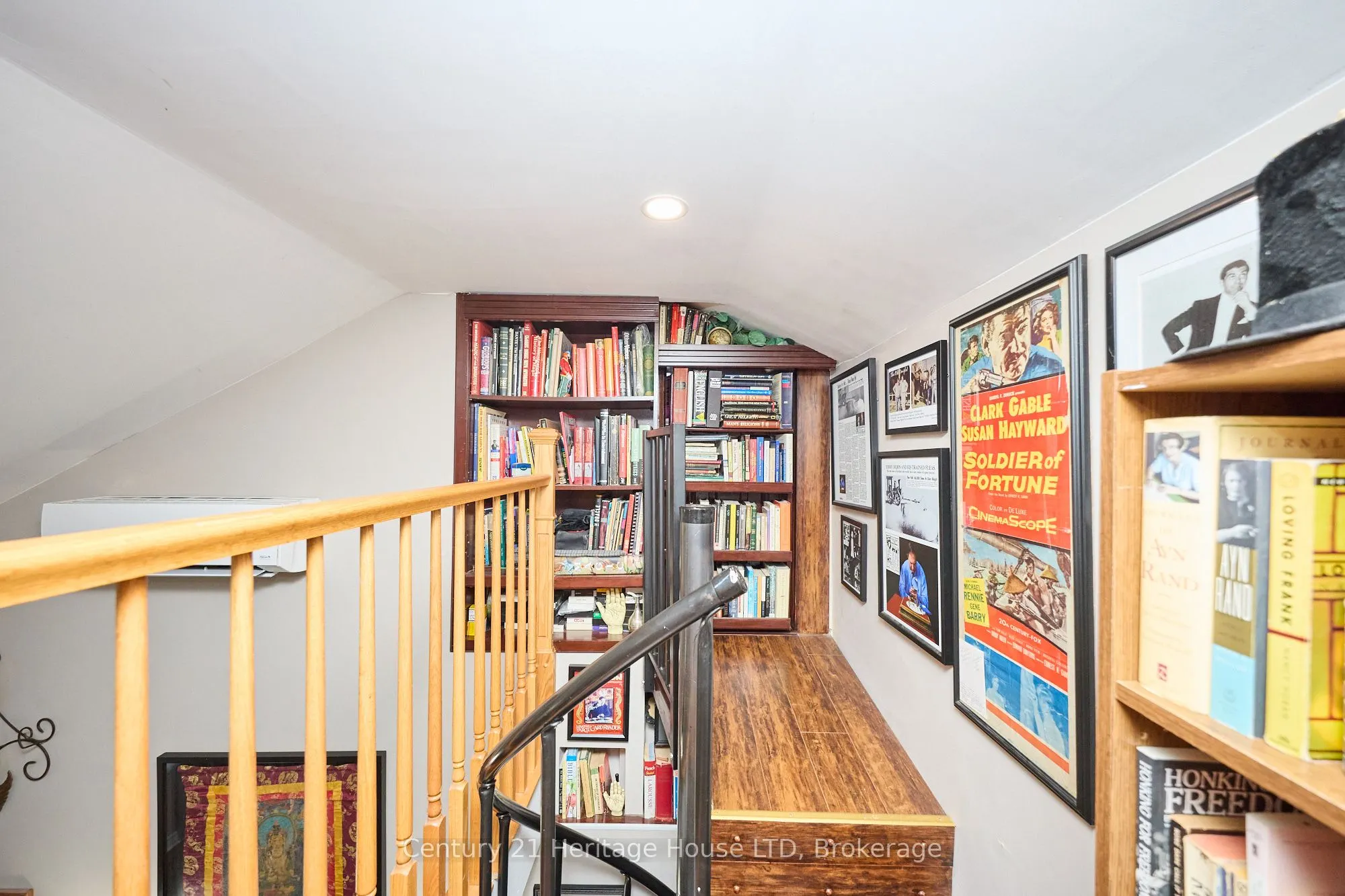 662 Lakeshore Road W
