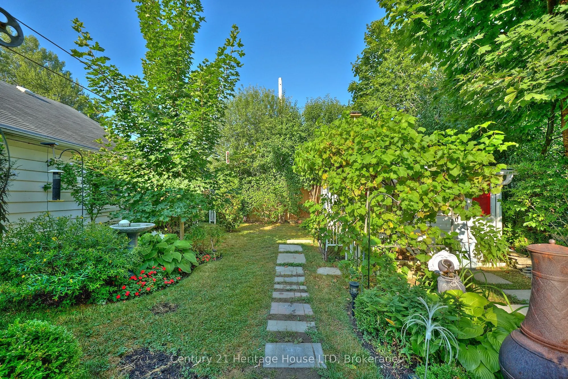 662 Lakeshore Road W