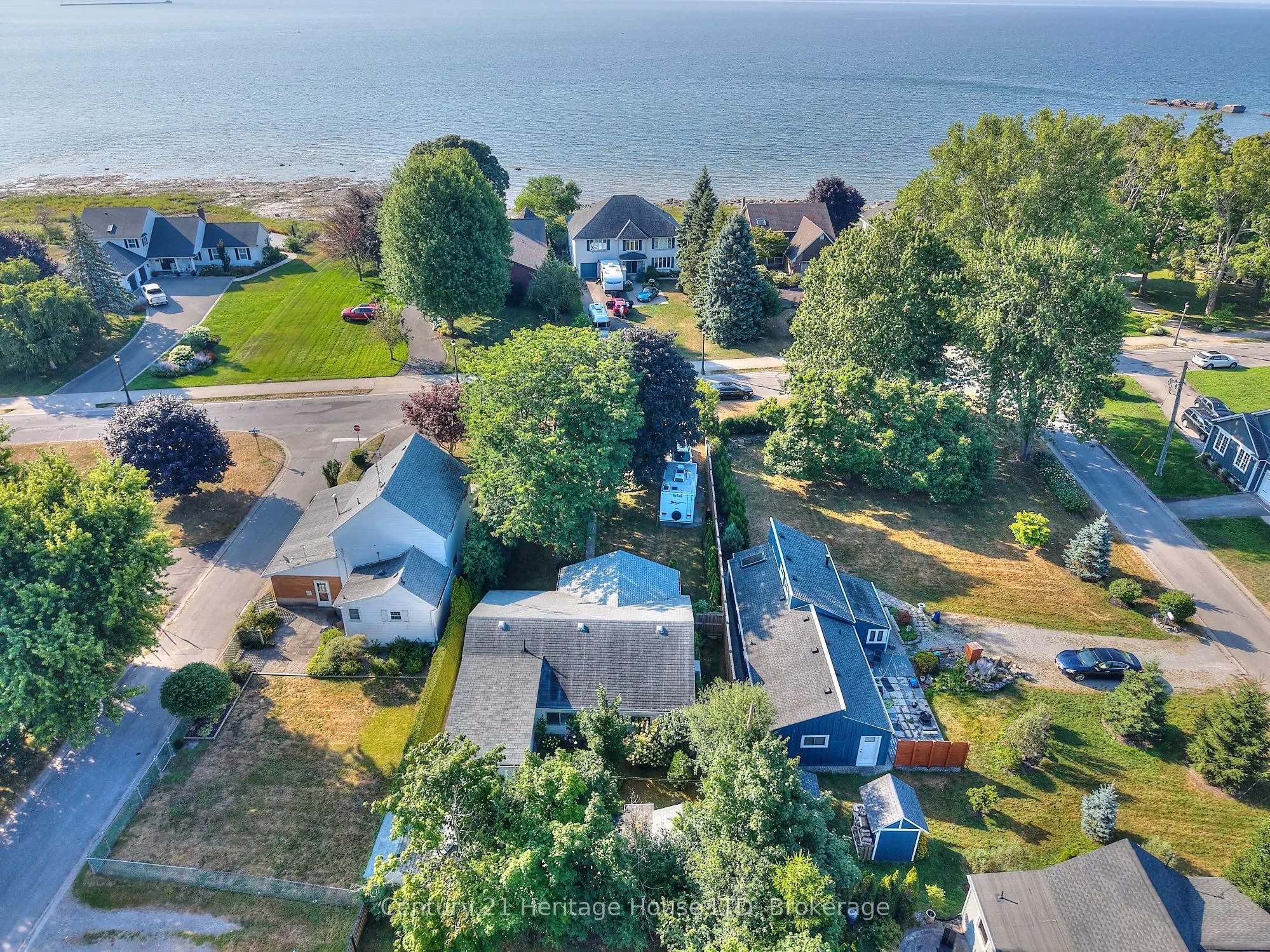 662 Lakeshore Road W