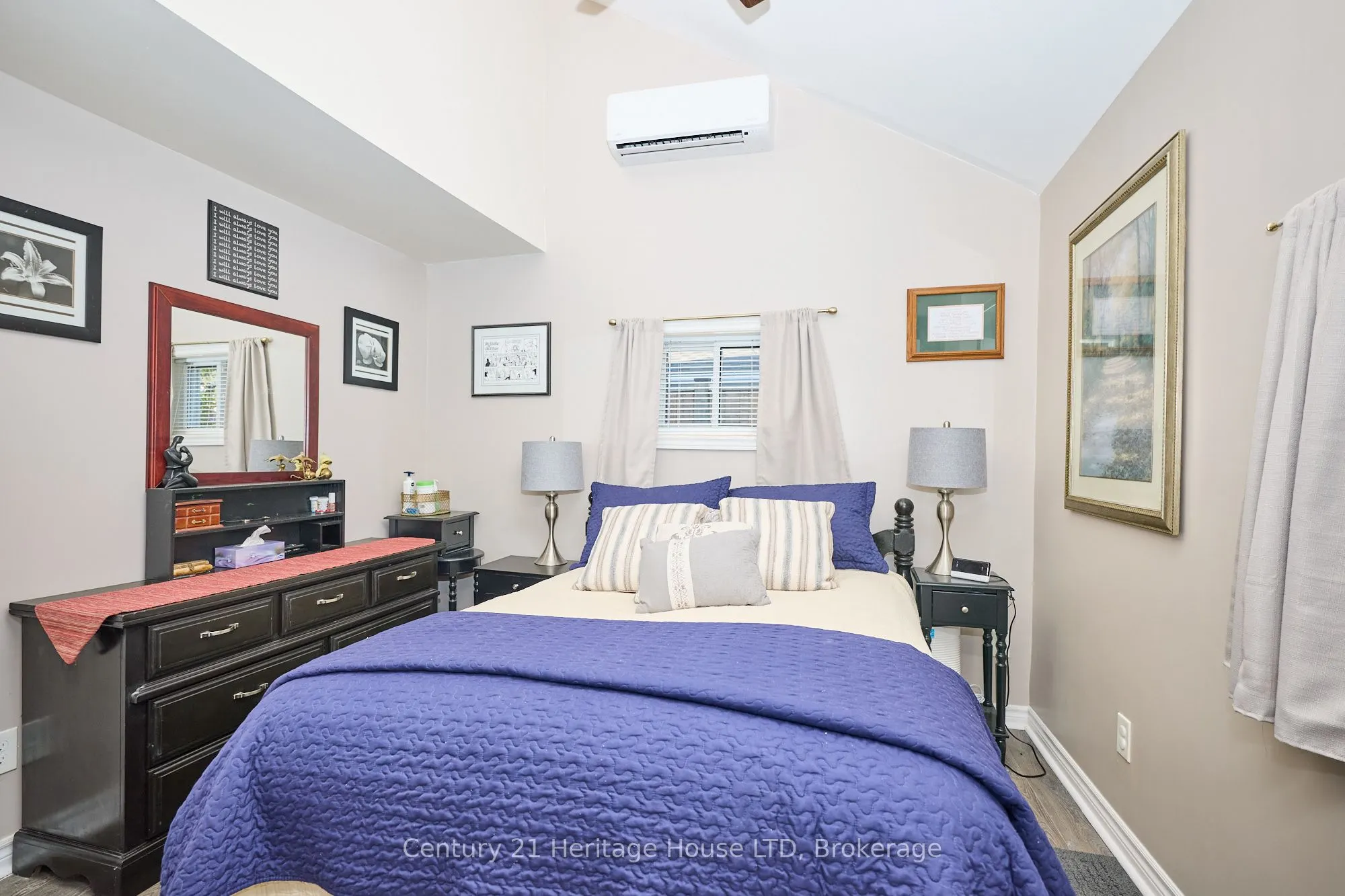 662 Lakeshore Road W