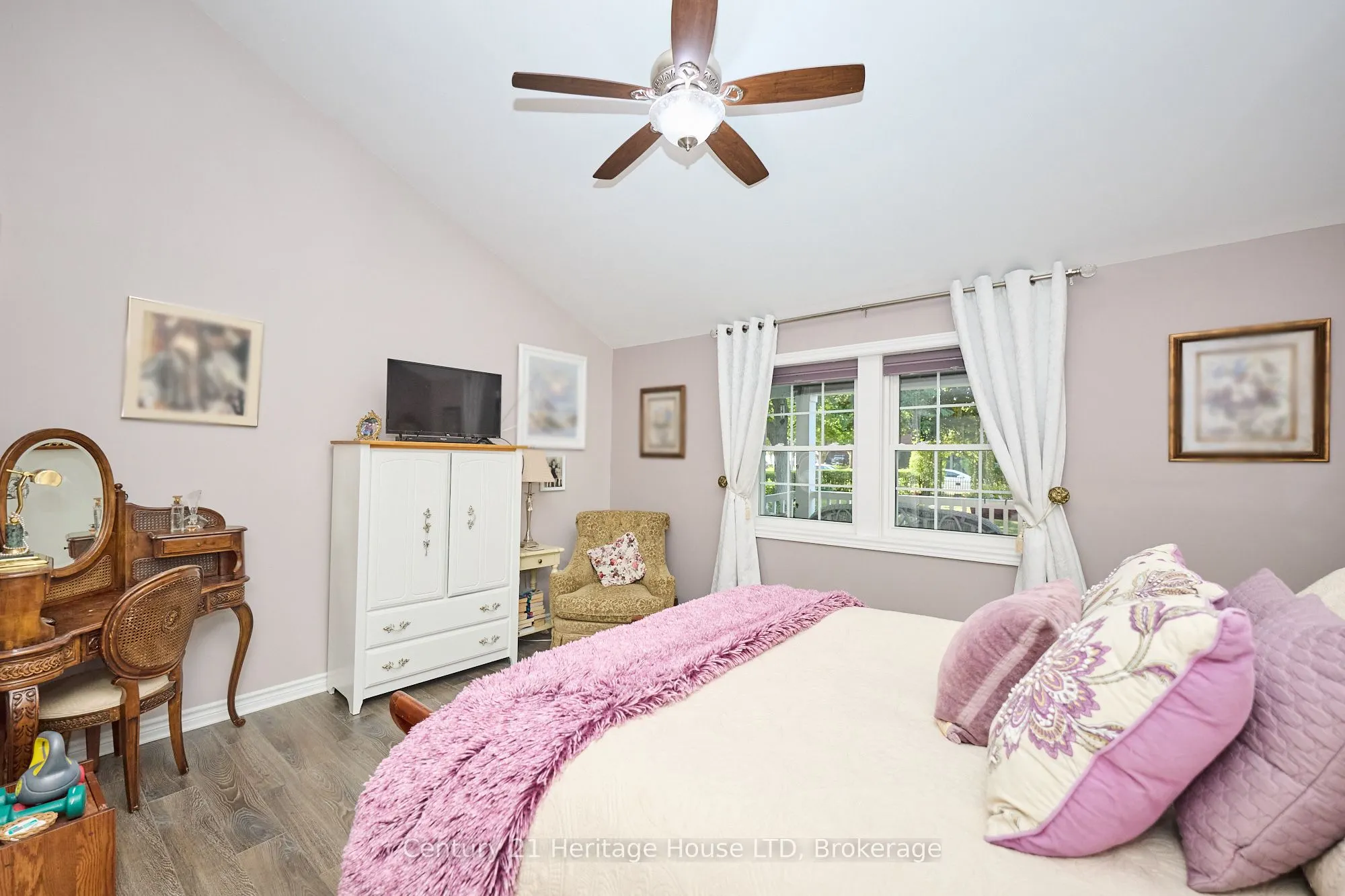 662 Lakeshore Road W