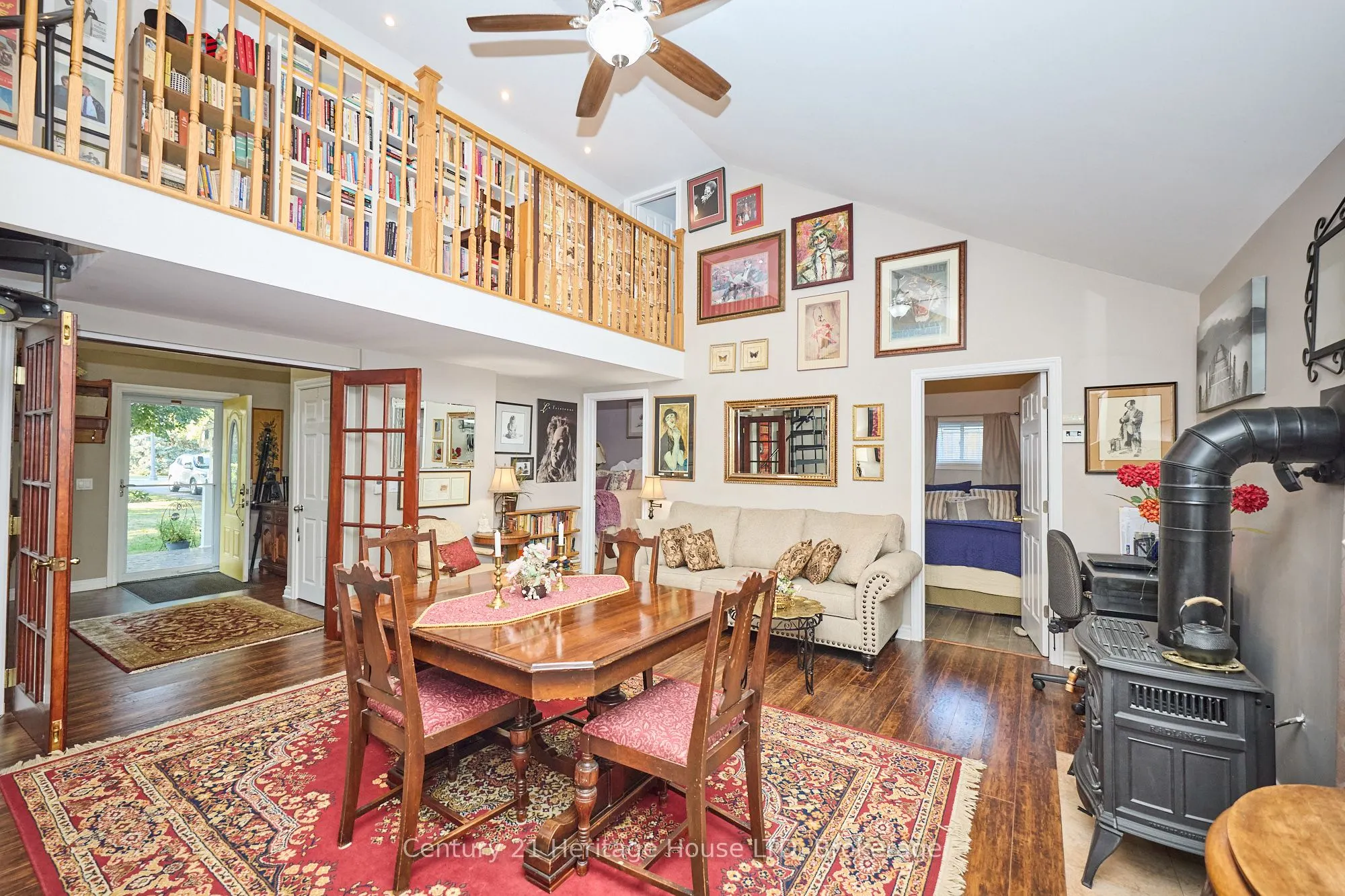 662 Lakeshore Road W