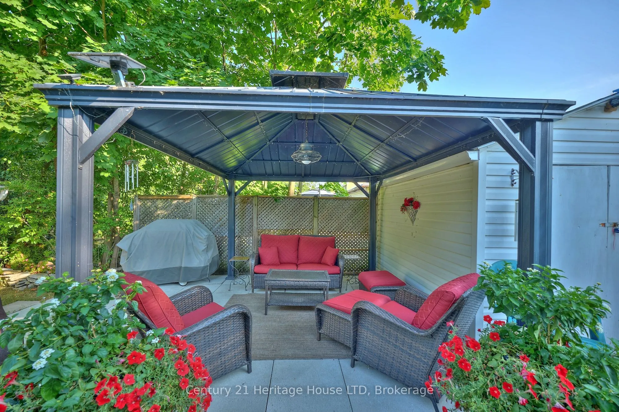 662 Lakeshore Road W
