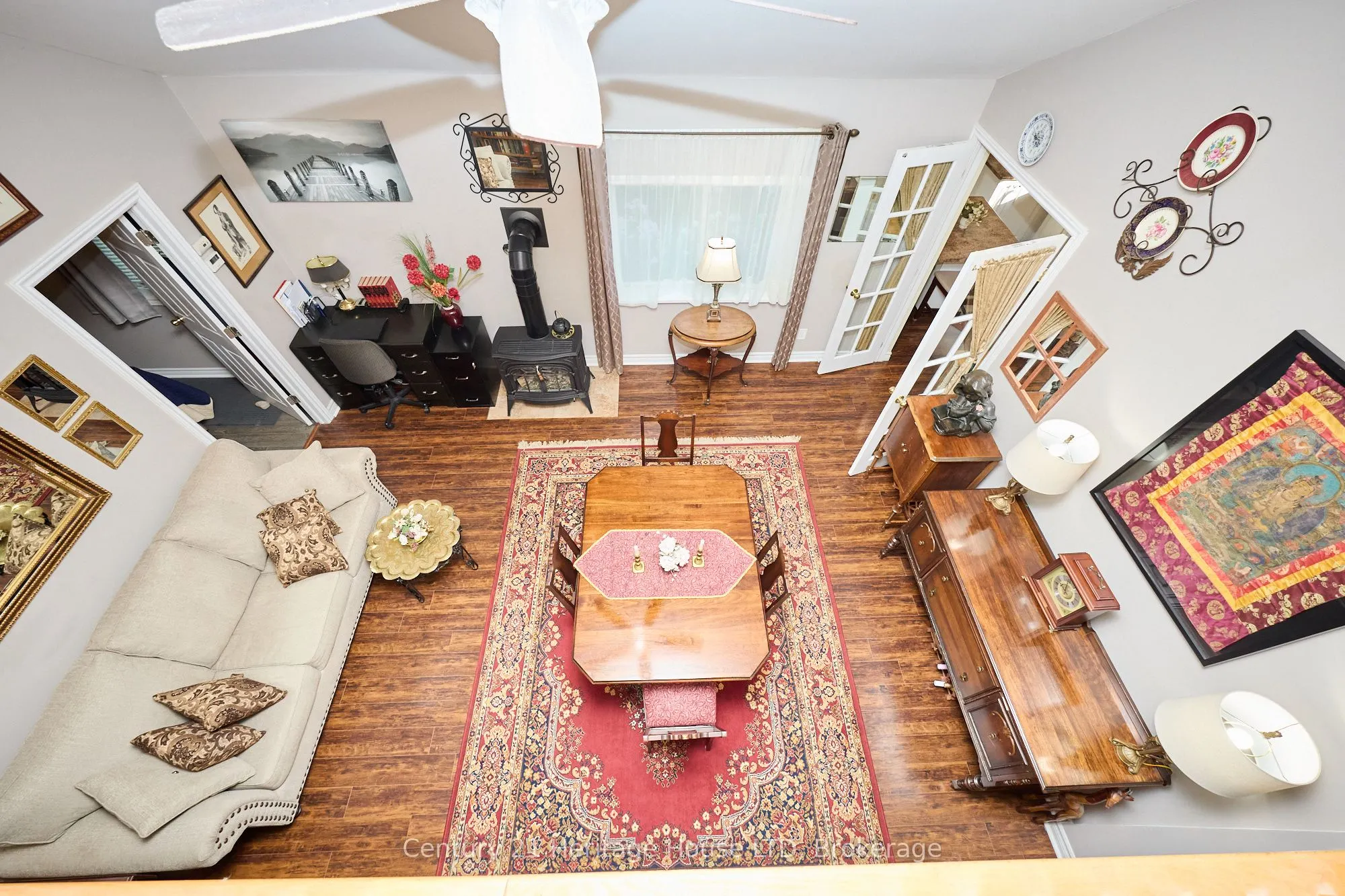 662 Lakeshore Road W