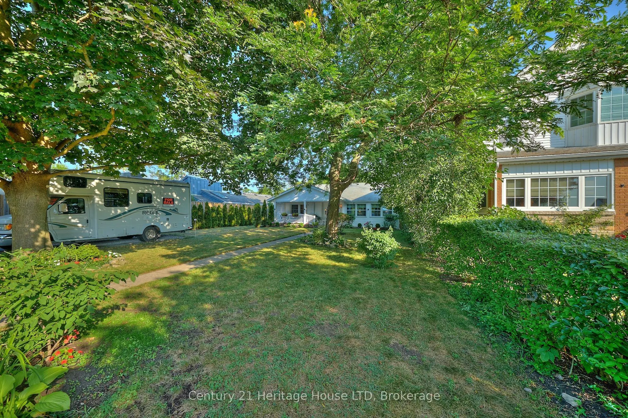 662 Lakeshore Road W