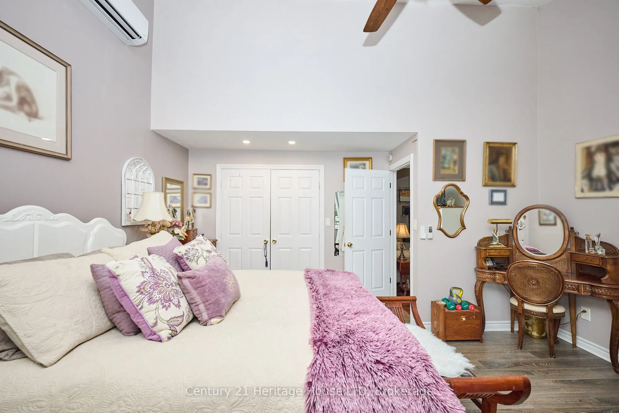 662 Lakeshore Road W