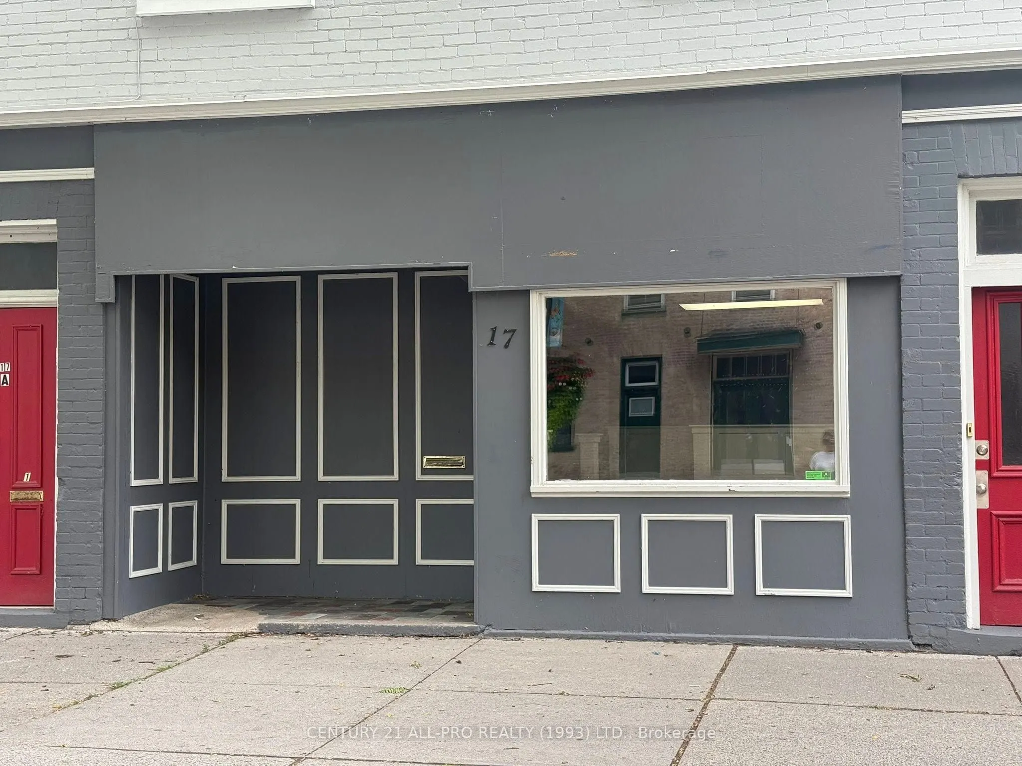17 King Street E