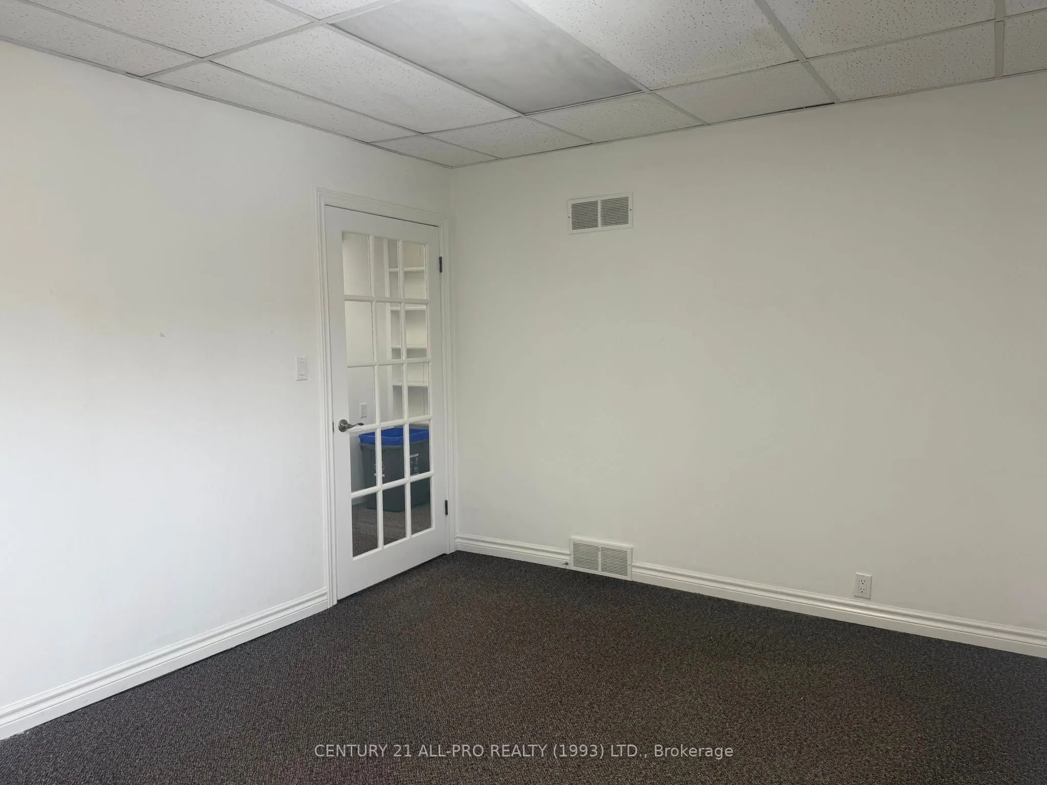 17 King Street E