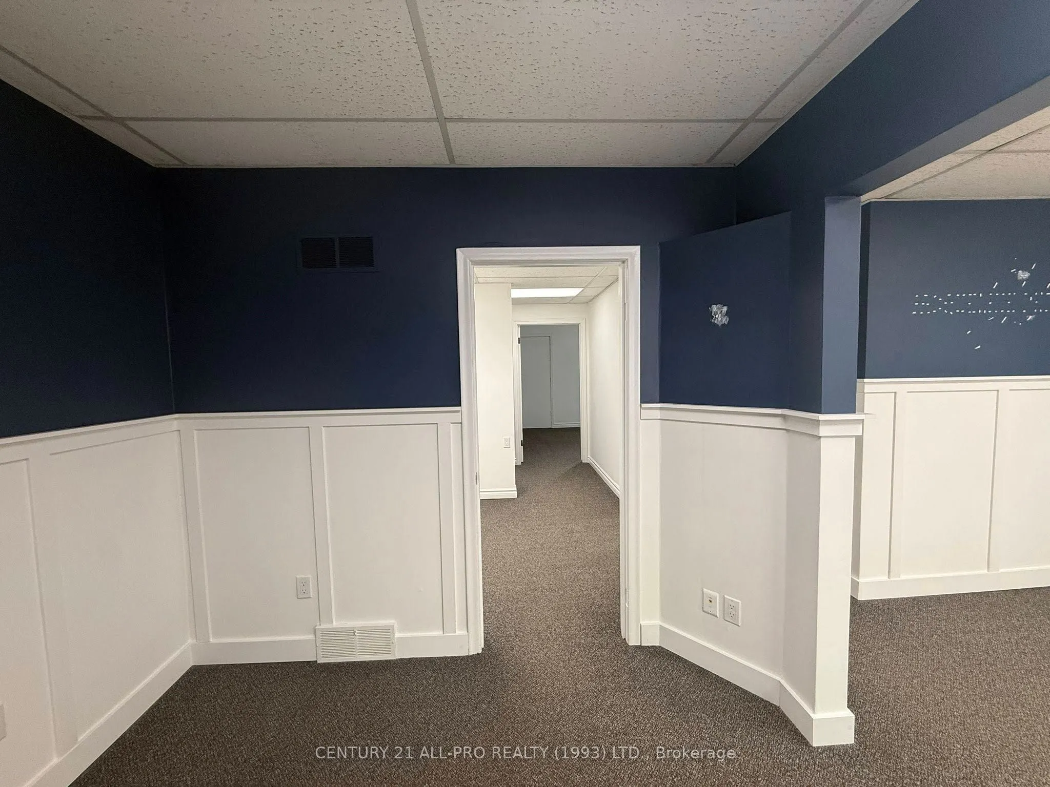 17 King Street E