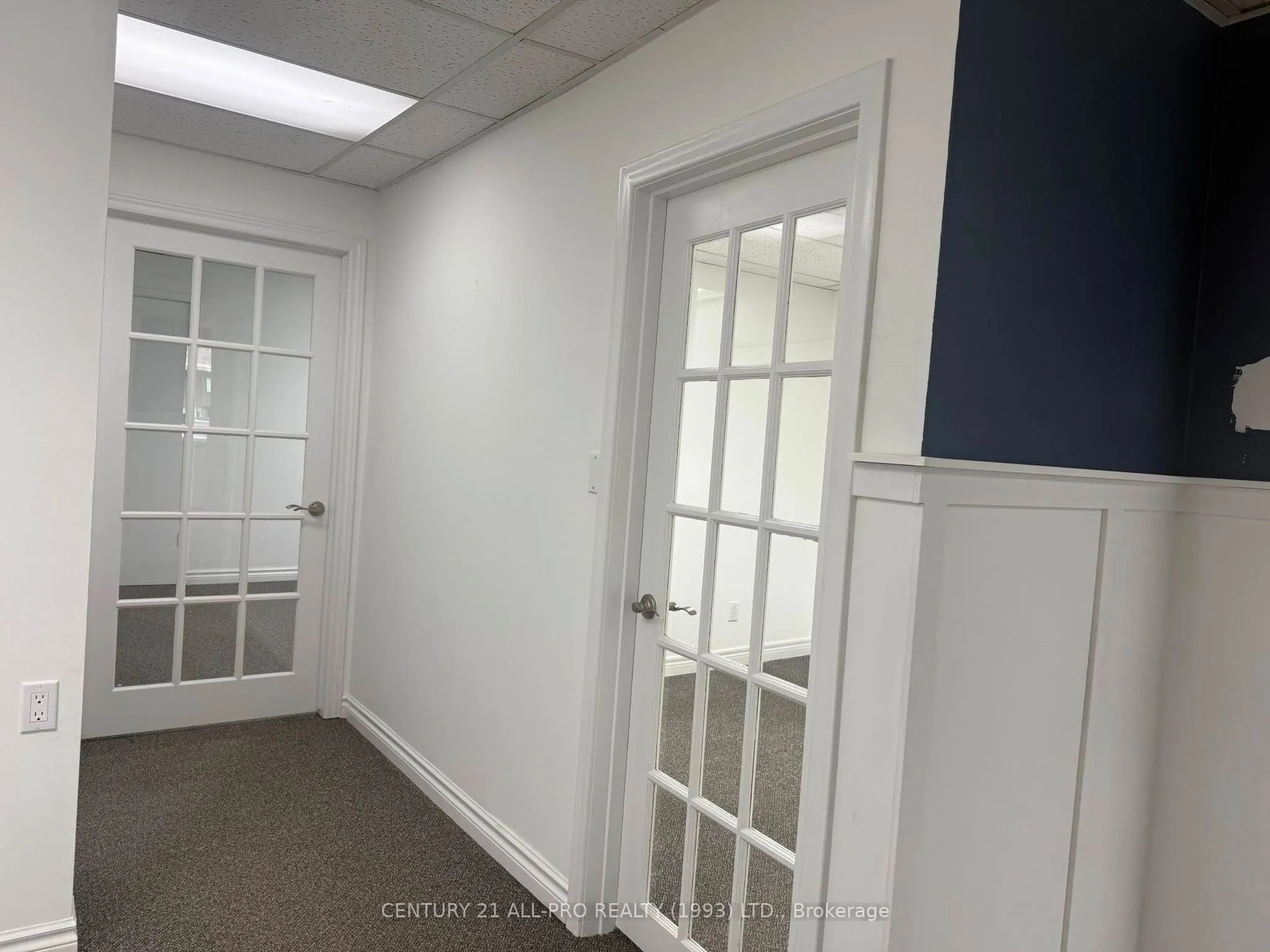 17 King Street E