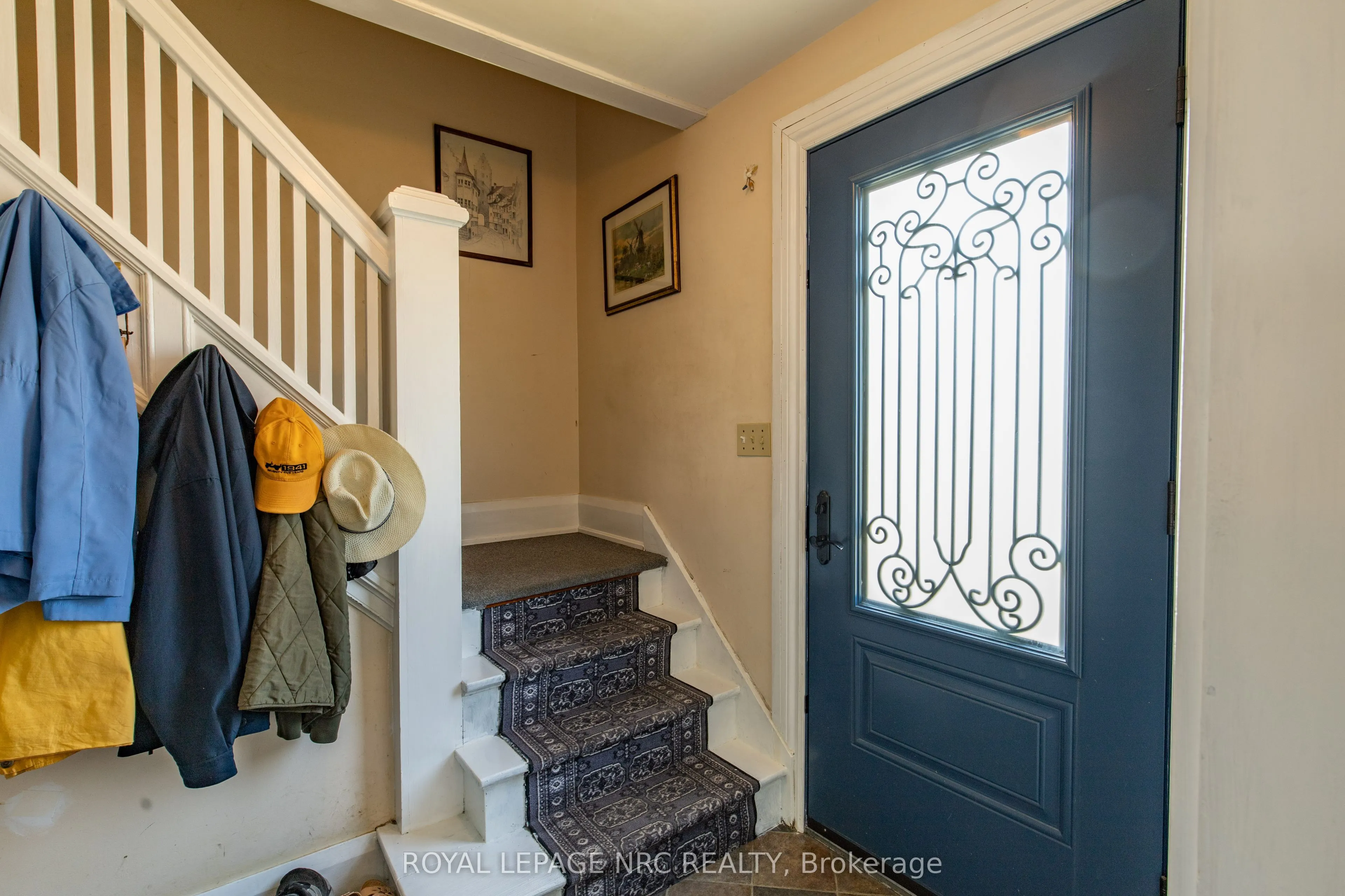 109 Cross Street E