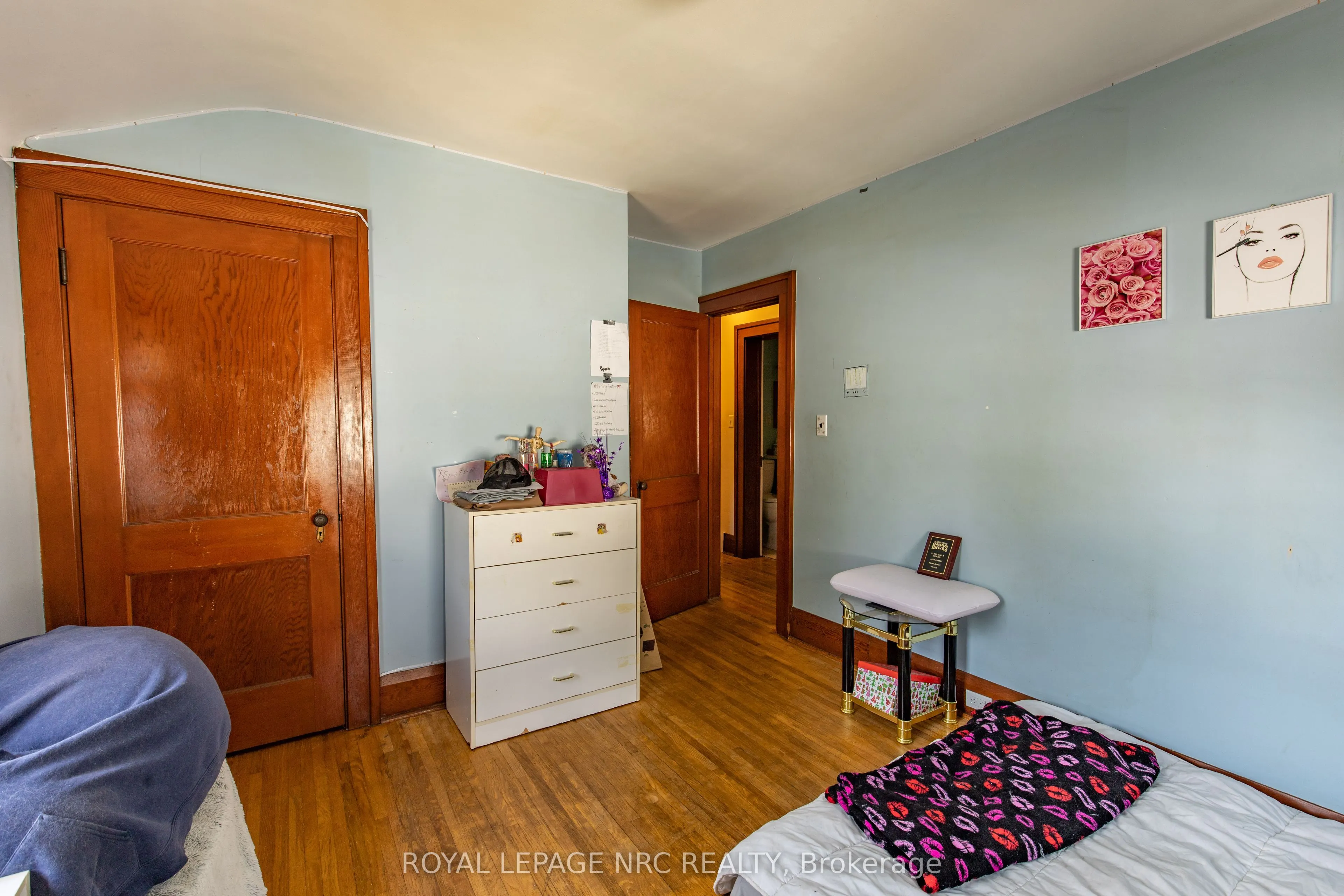 109 Cross Street E