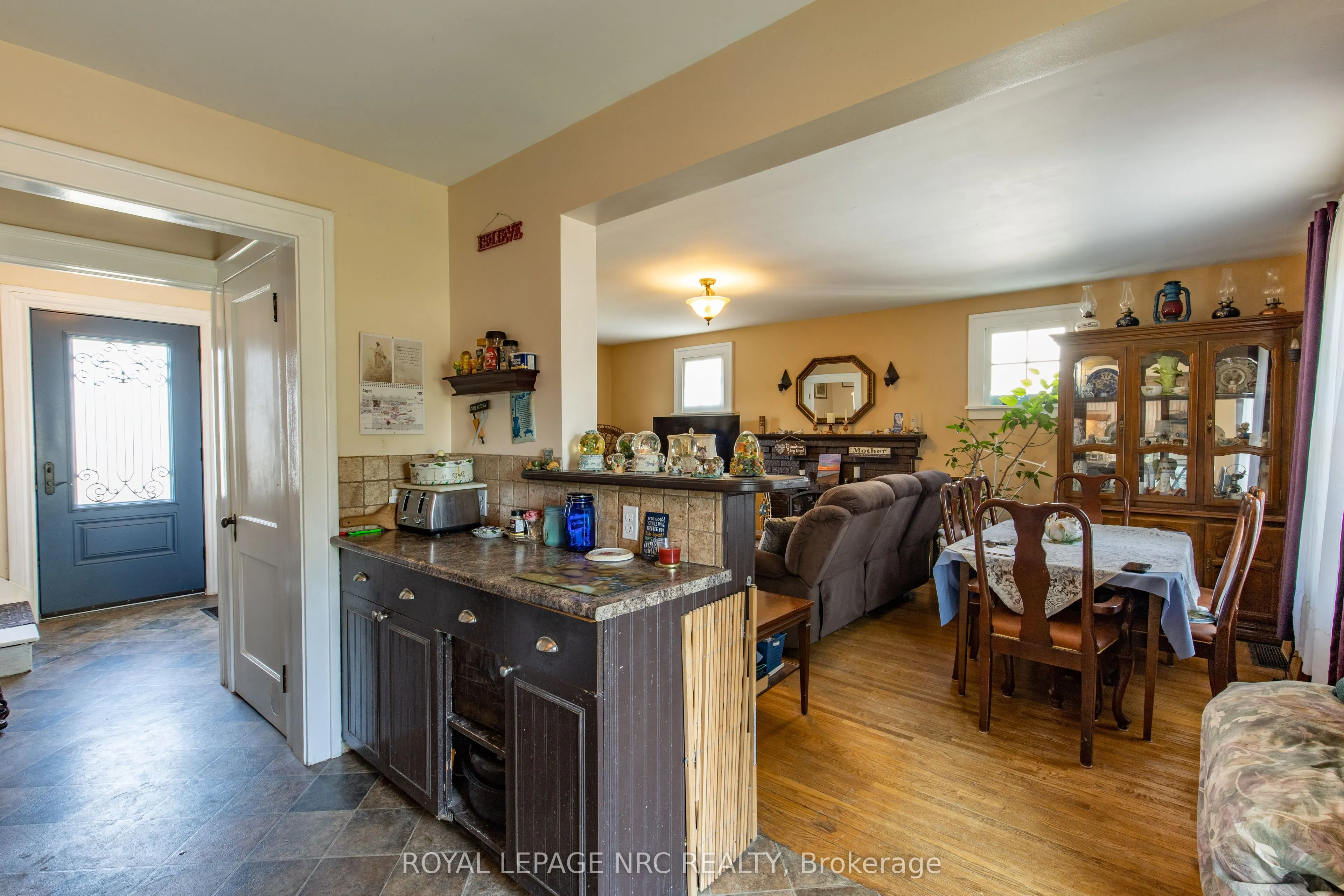 109 Cross Street E