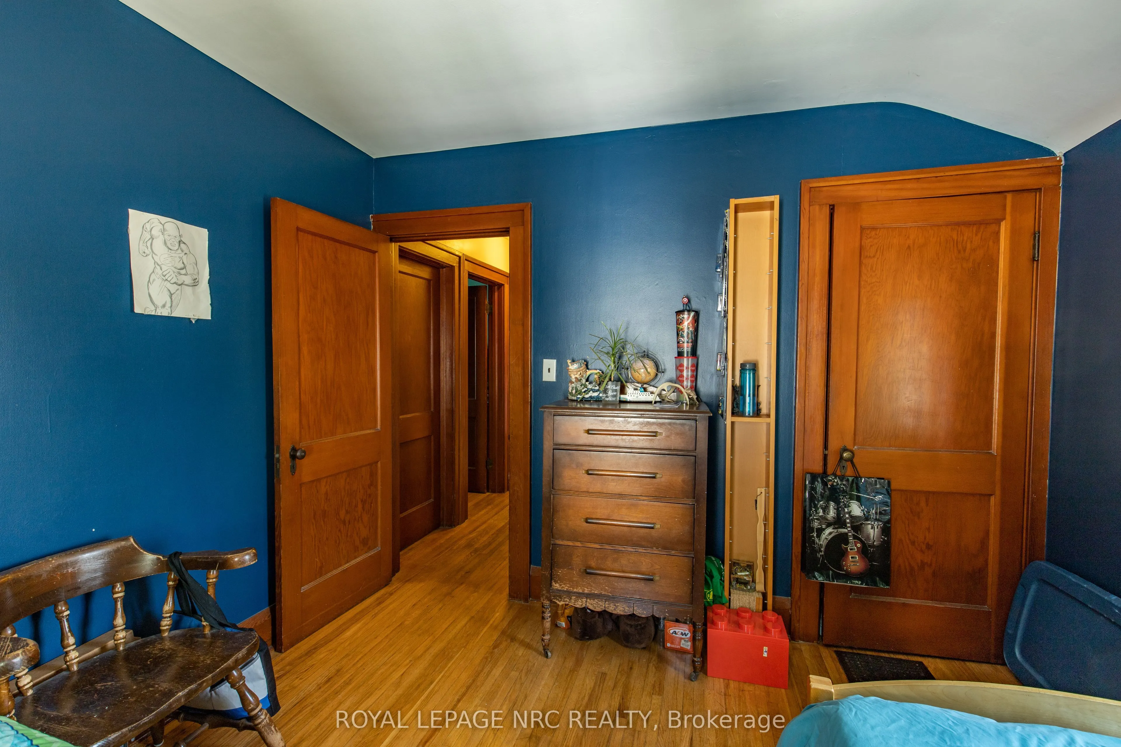 109 Cross Street E