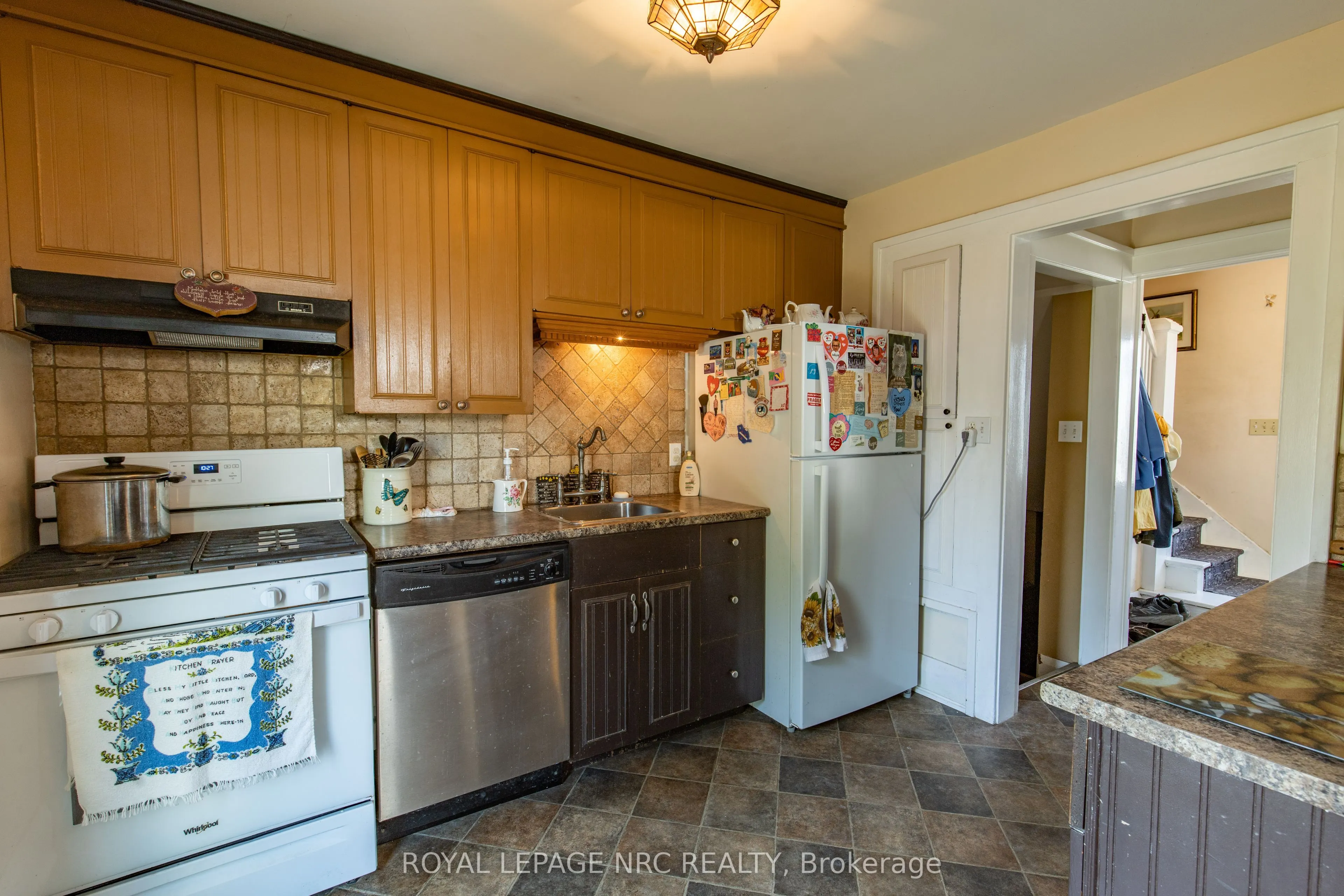 109 Cross Street E