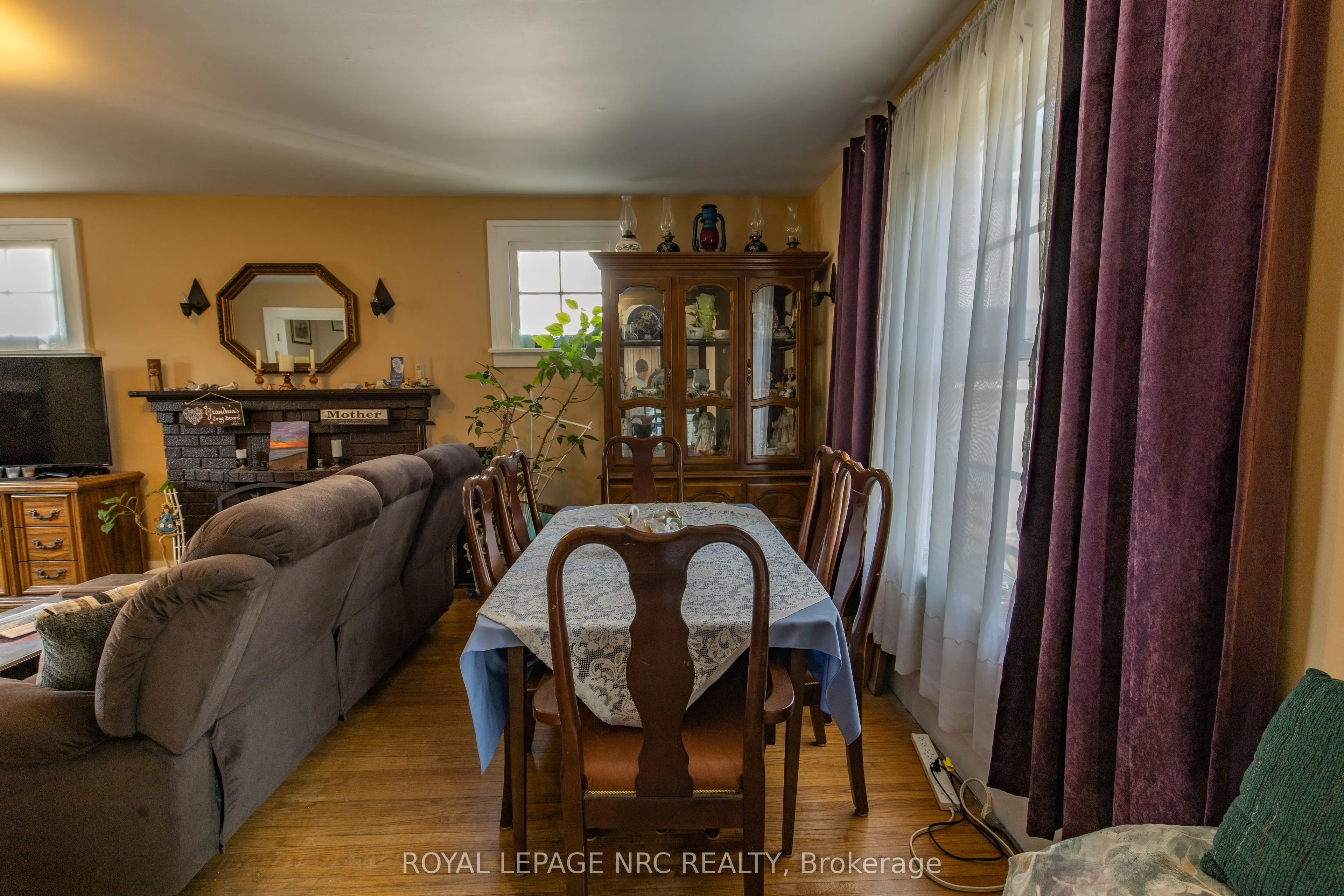 109 Cross Street E