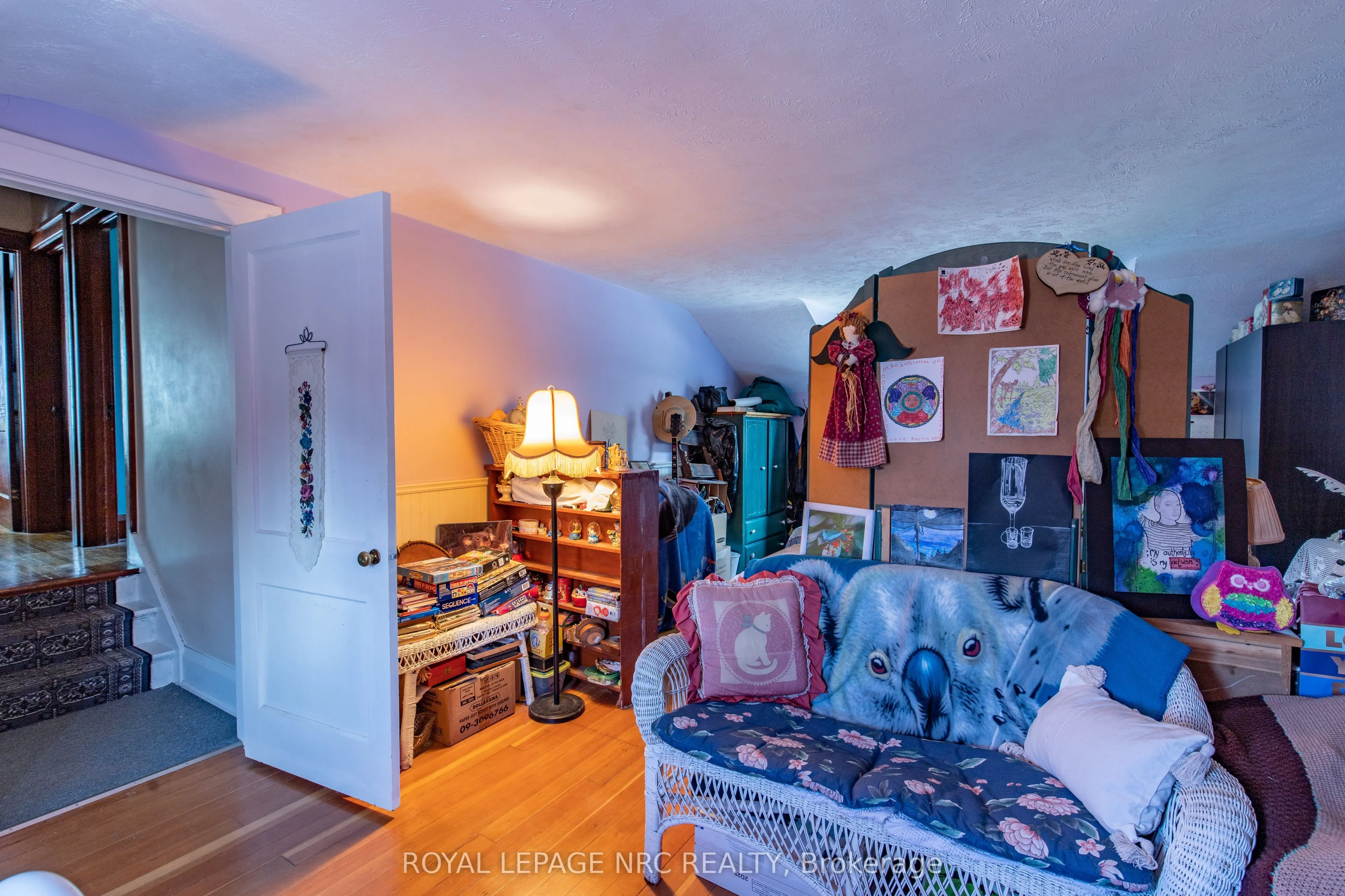 109 Cross Street E