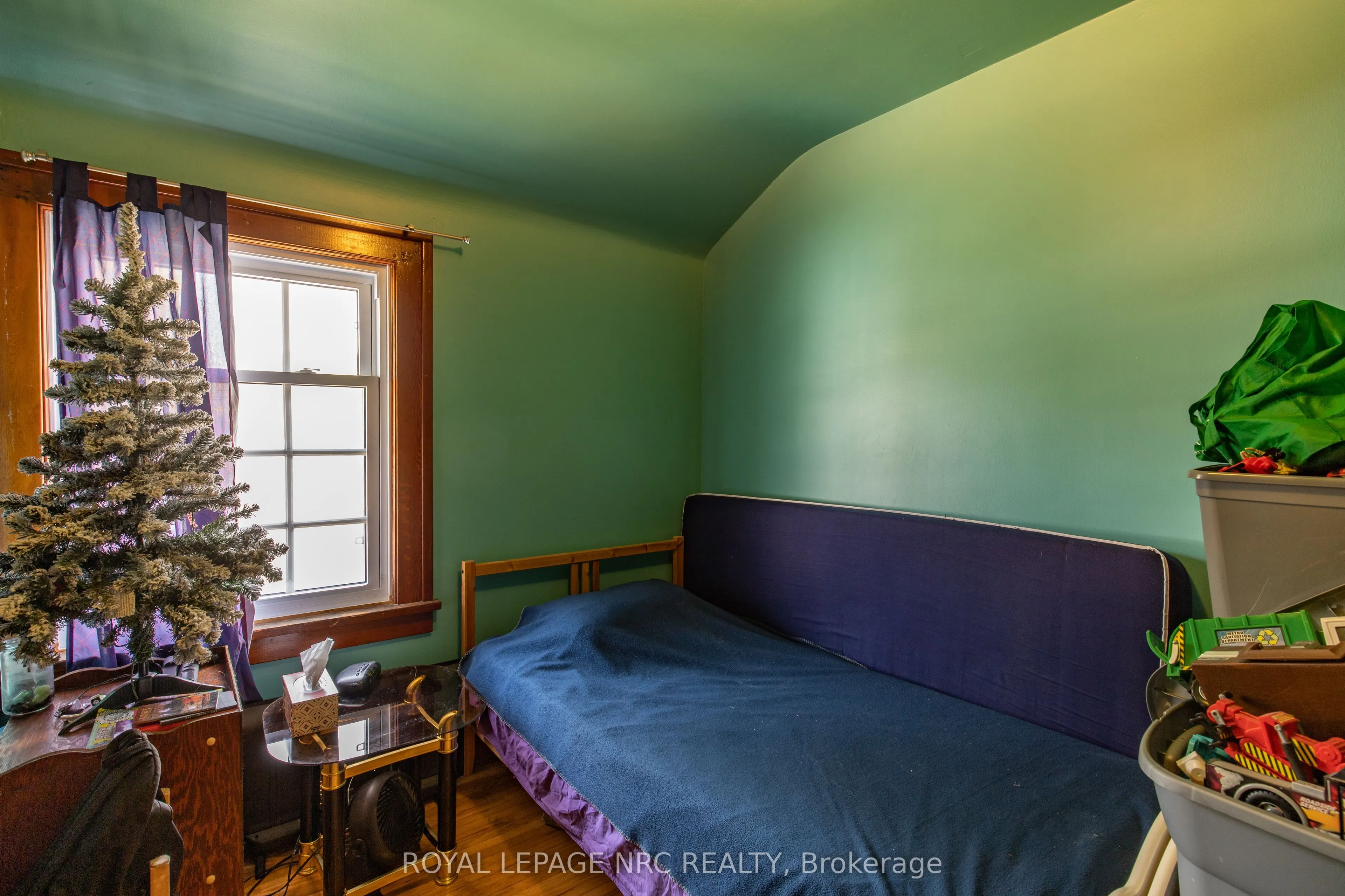 109 Cross Street E