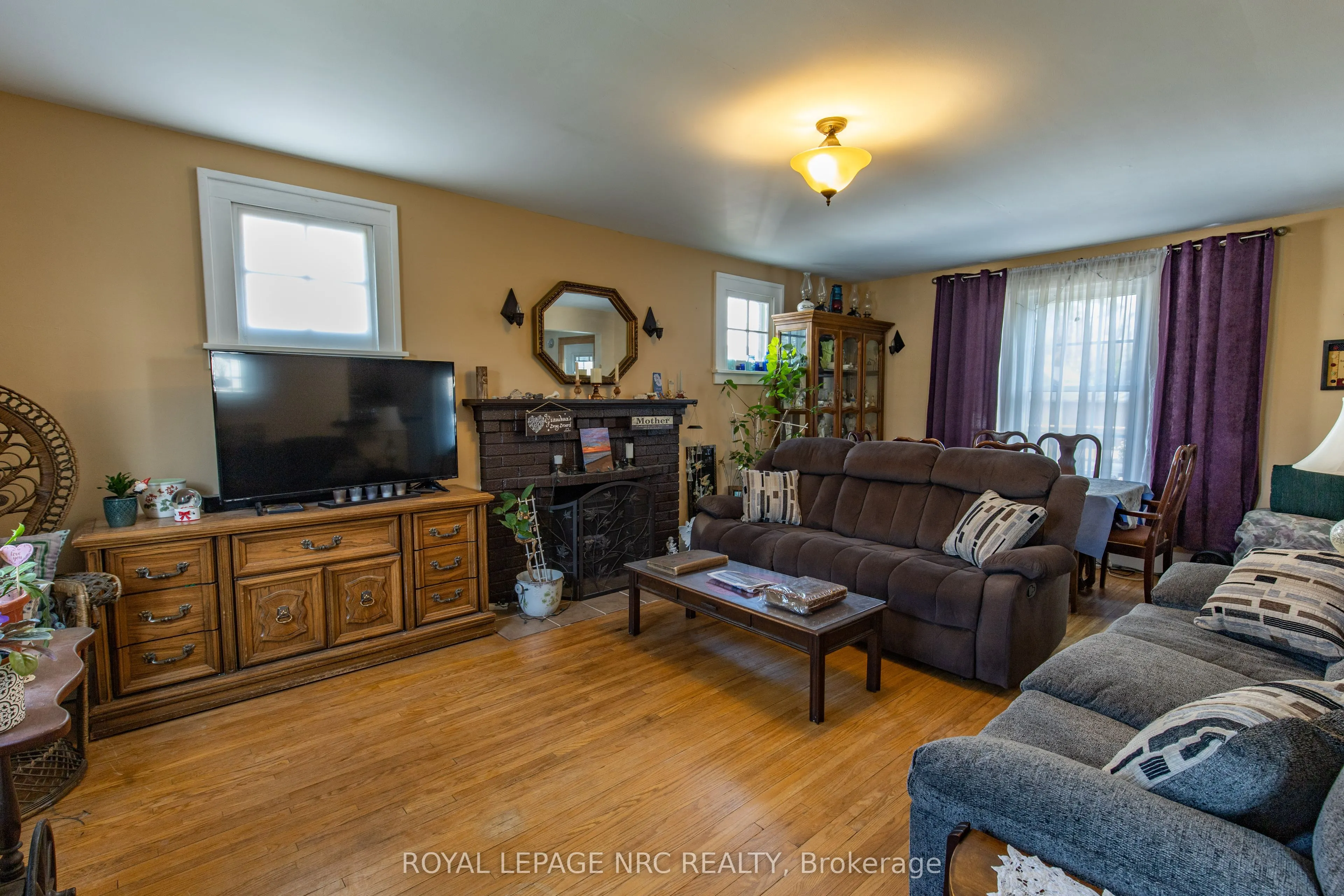109 Cross Street E