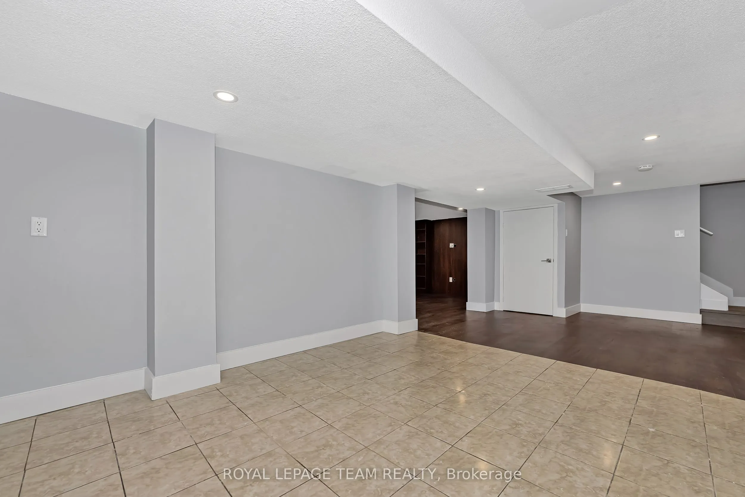 12 Largo Crescent